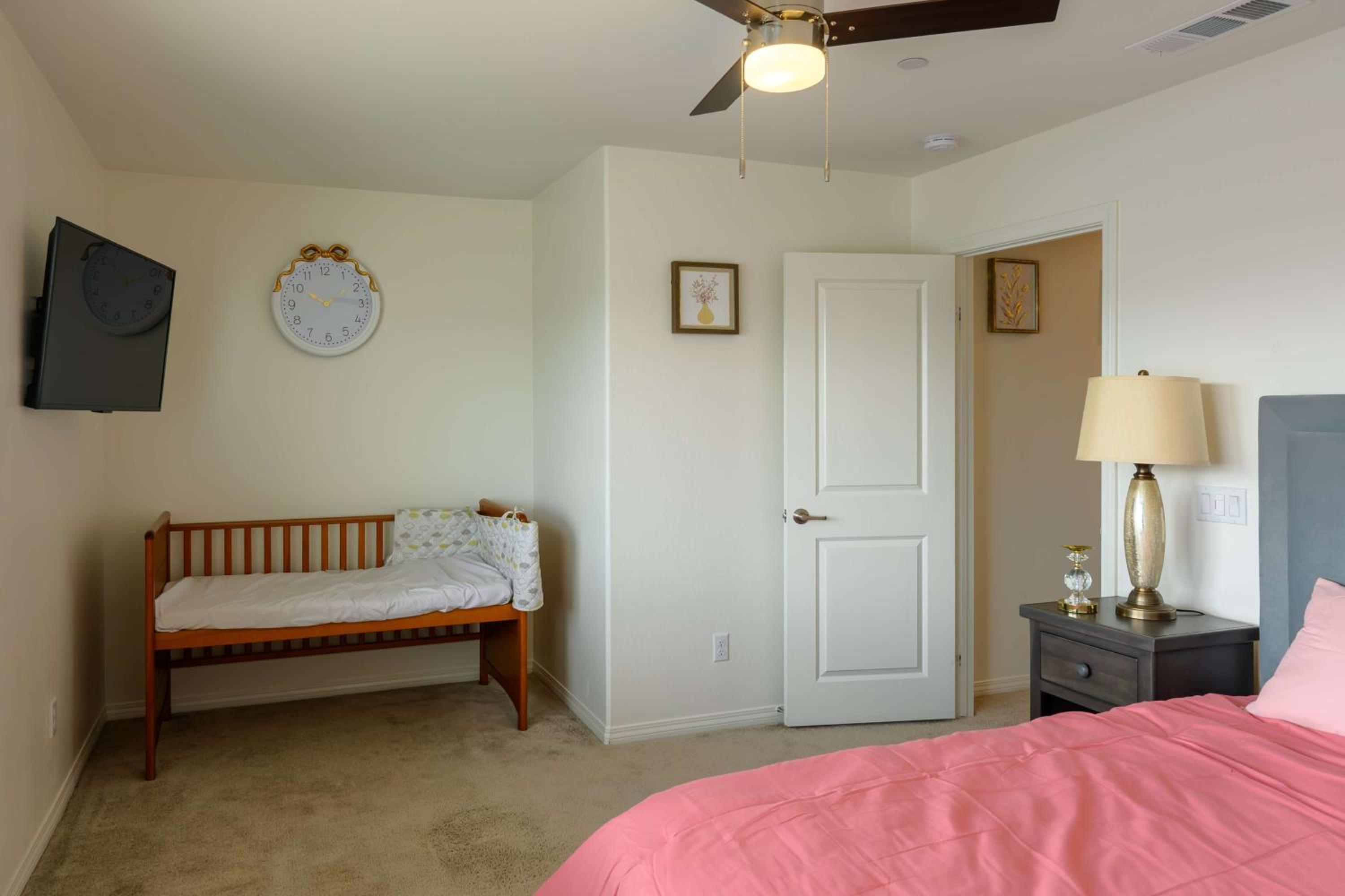 6 BR Pool & Games Retreat - Summer Near Wineries