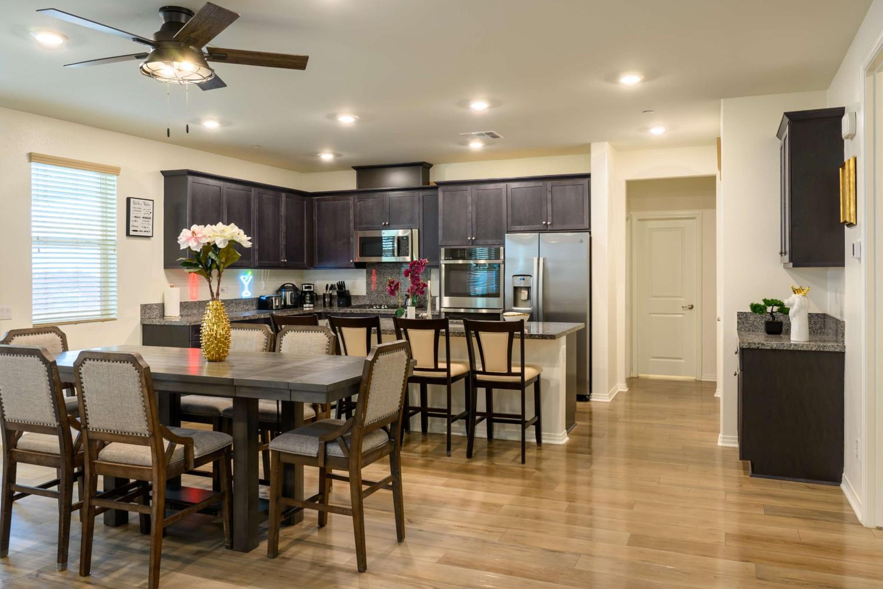 6 BR Pool & Games Retreat - Summer Near Wineries