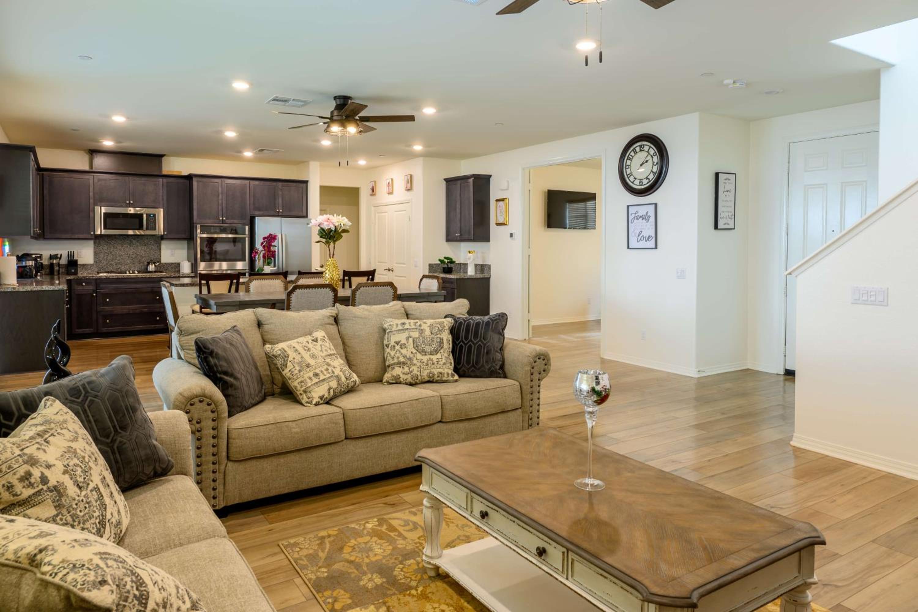 6 BR Pool & Games Retreat - Summer Near Wineries
