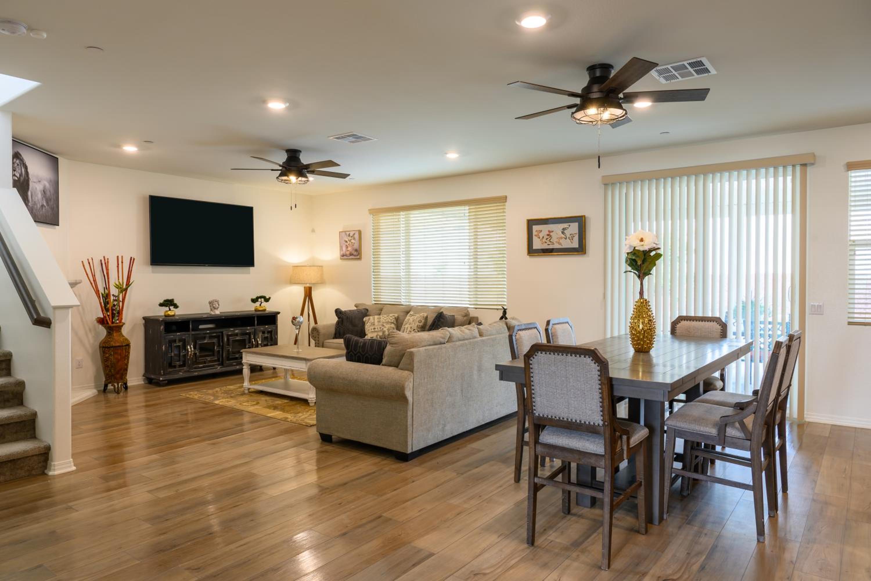 6 BR Pool & Games Retreat - Summer Near Wineries