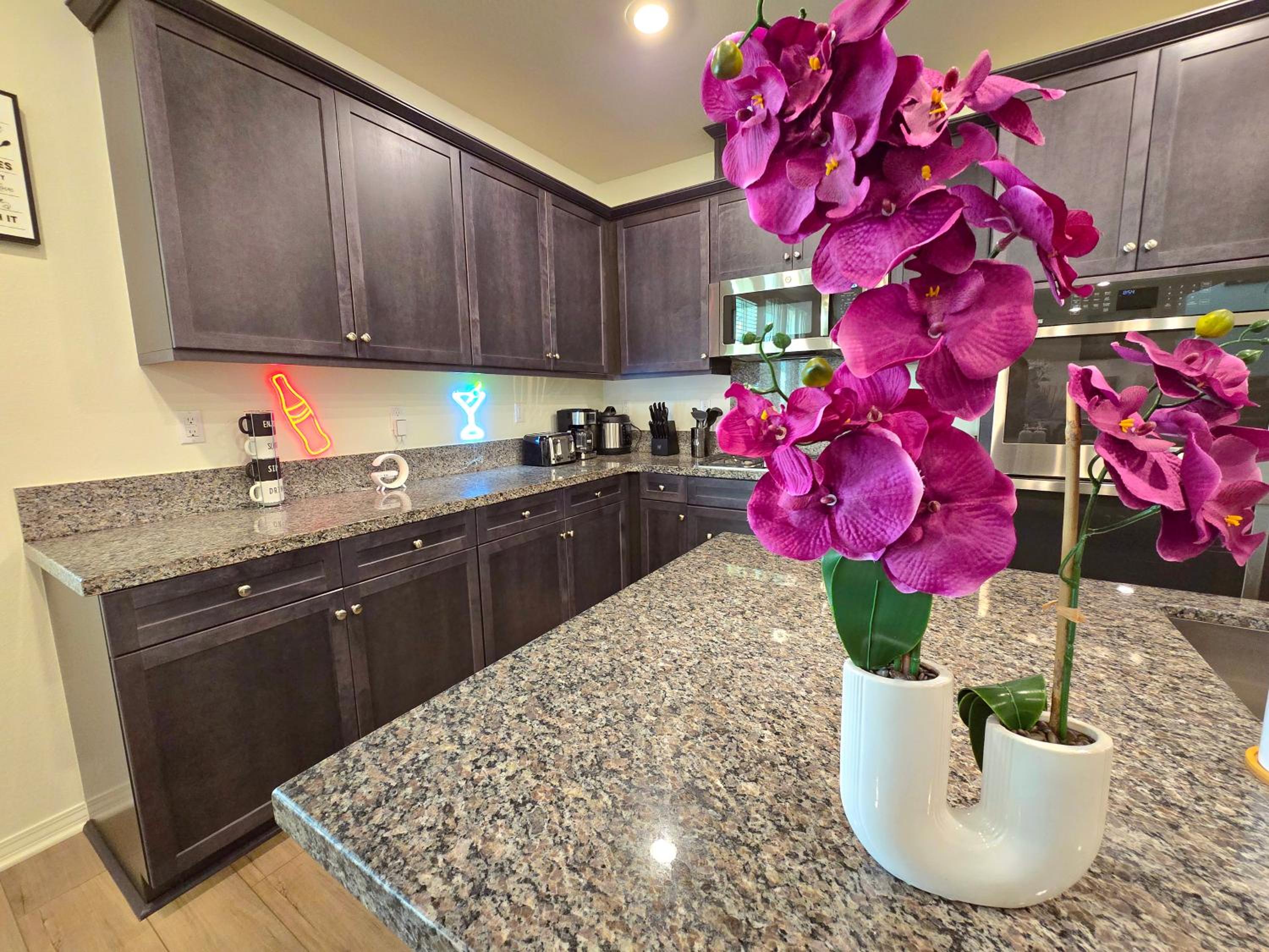 6 BR Pool & Games Retreat - Summer Near Wineries