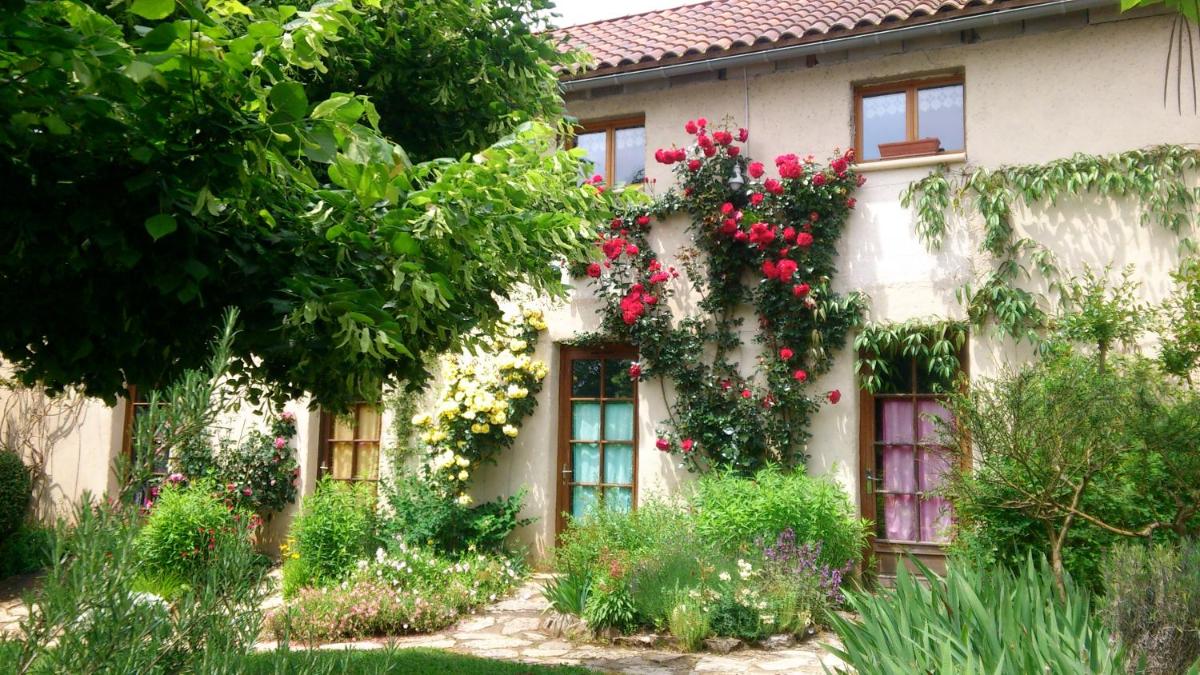 Paysannerie des Versanes - Chambres et gîte view 2