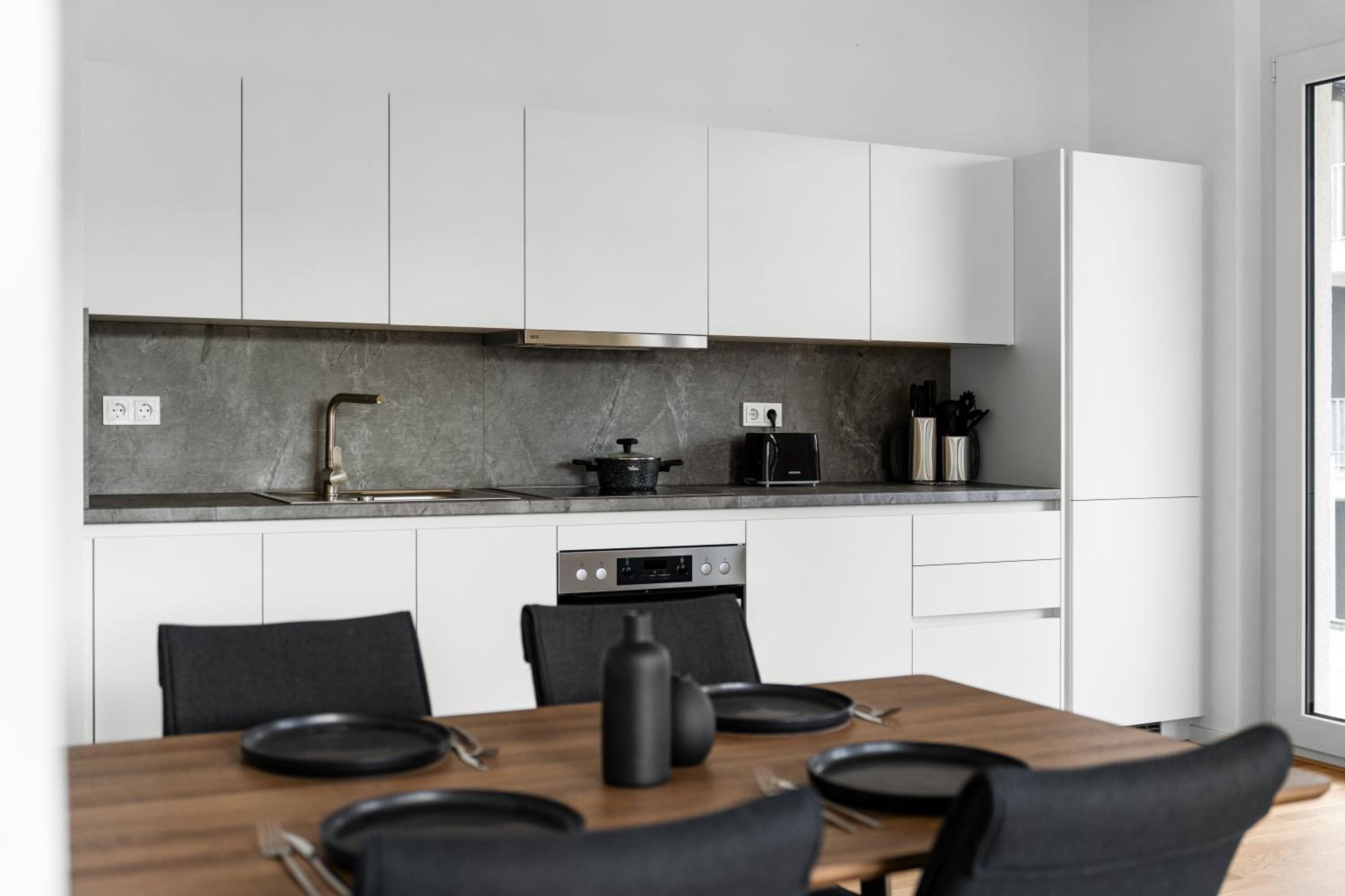 EXQUIS Luxus 2BR Apartment FRITZ I Balcony I Mercedes & US Army I Parking I Stuttgart