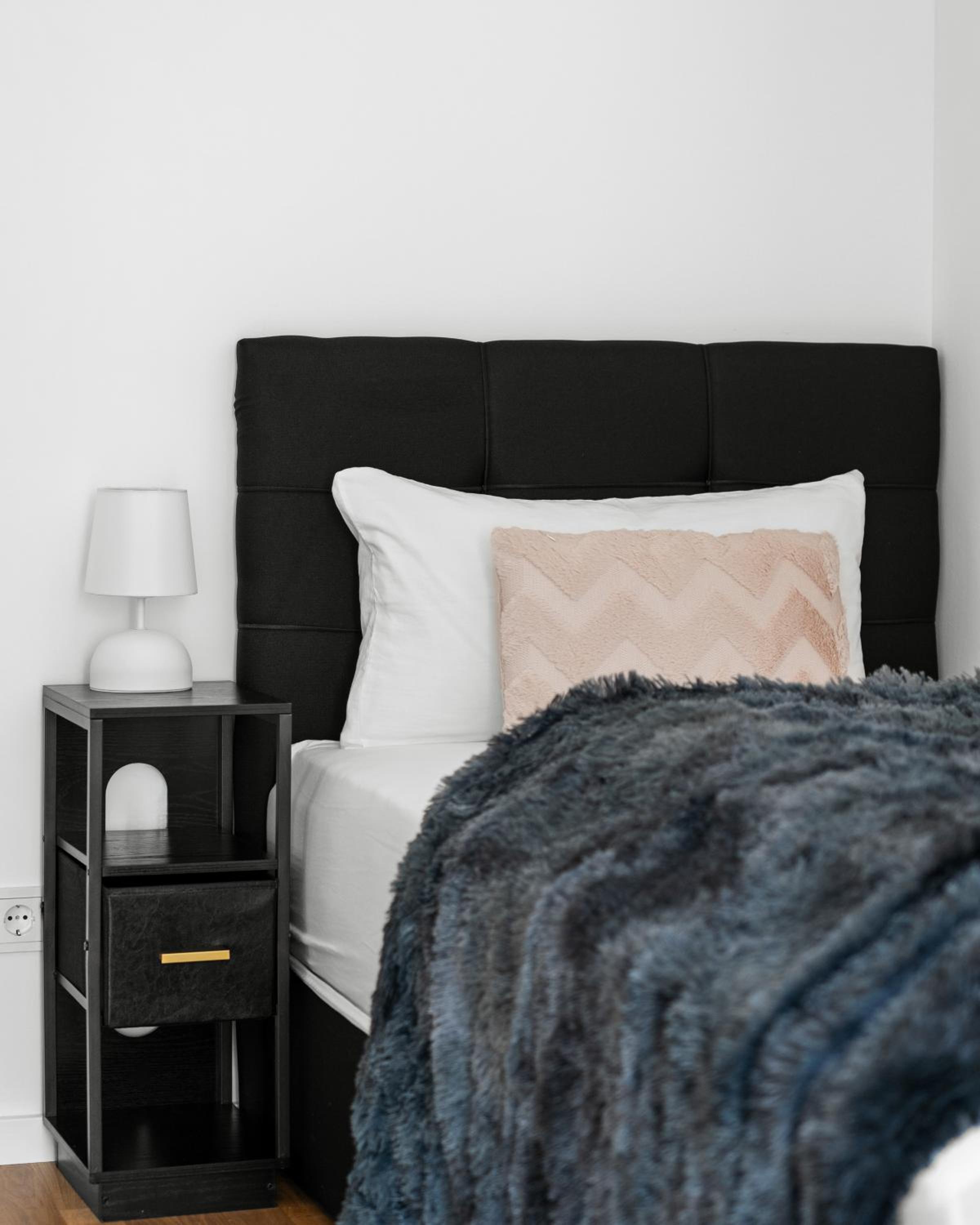 EXQUIS Luxus 2BR Apartment FRITZ I Balcony I Mercedes & US Army I Parking I Stuttgart