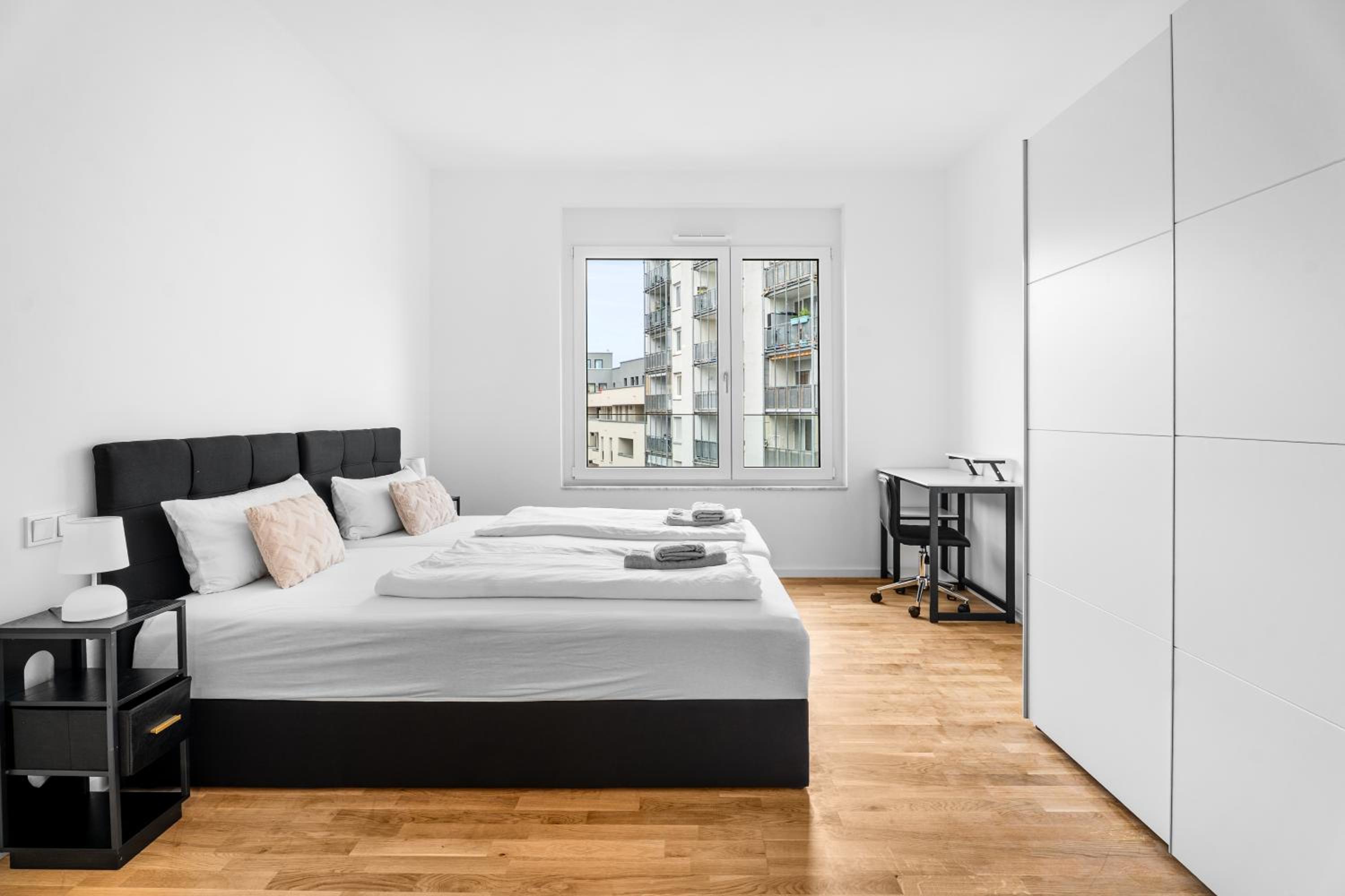 EXQUIS Luxus 2BR Apartment FRITZ I Balcony I Mercedes & US Army I Parking I Stuttgart