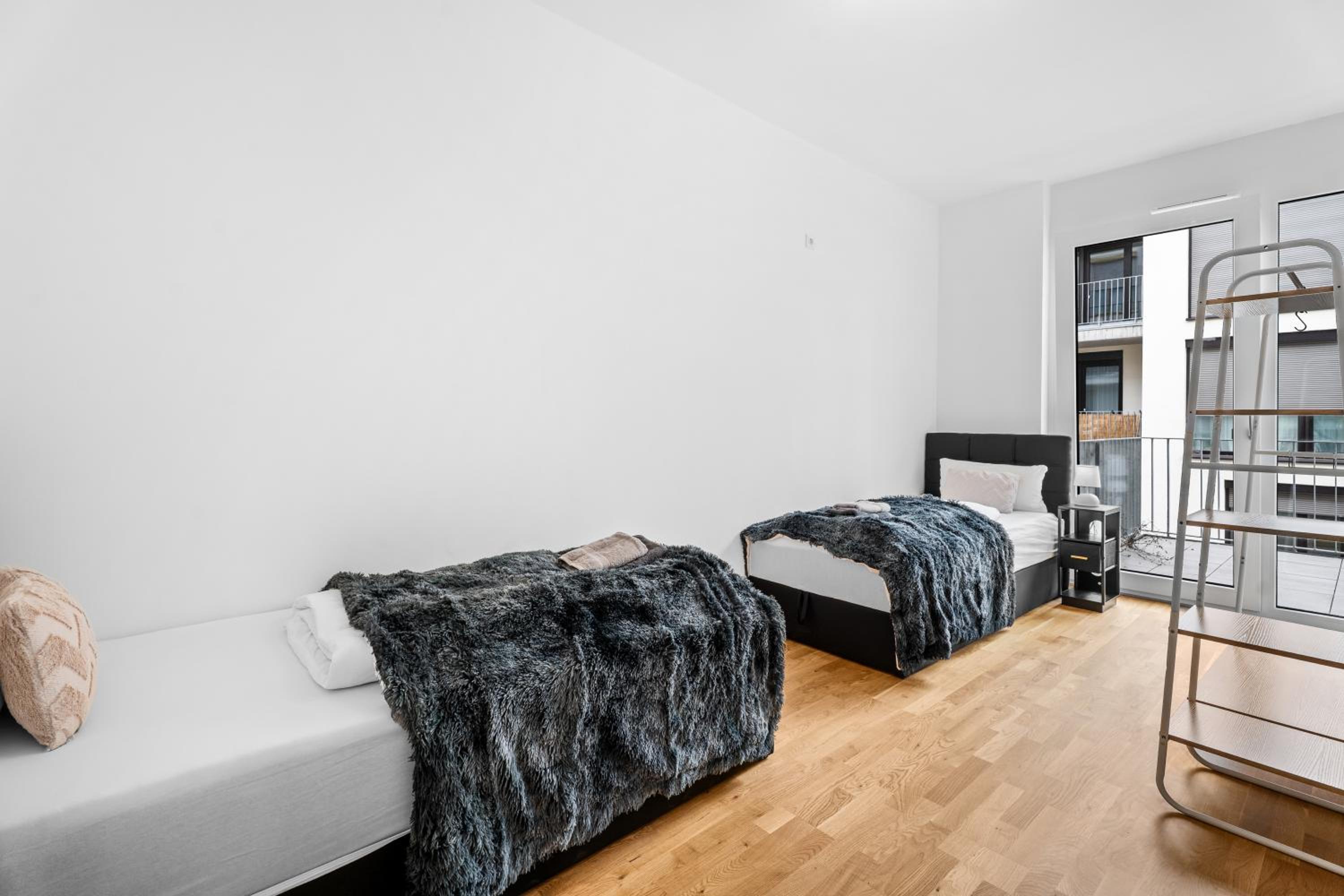 EXQUIS Luxus 2BR Apartment FRITZ I Balcony I Mercedes & US Army I Parking I Stuttgart