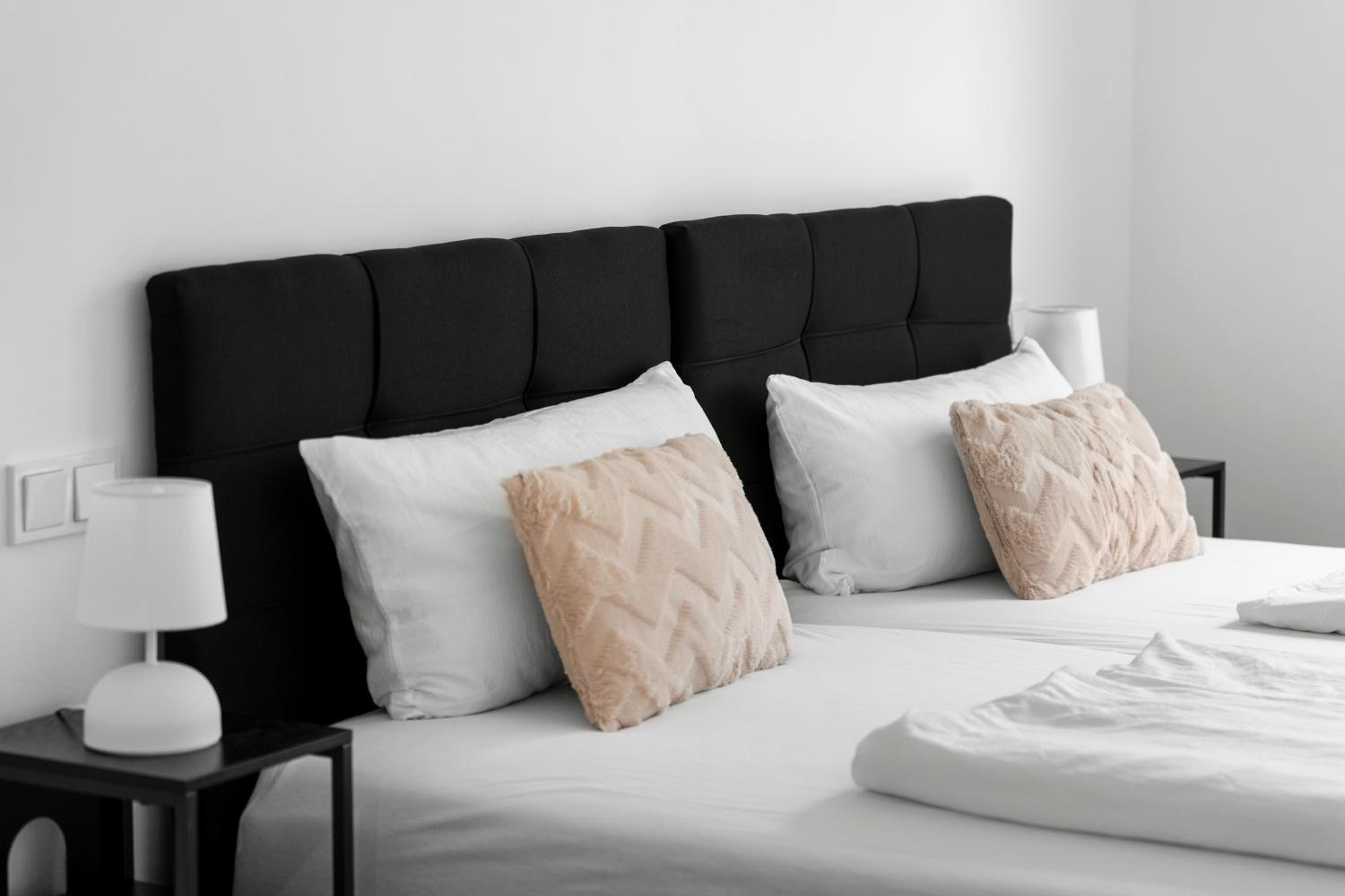 EXQUIS Luxus 2BR Apartment FRITZ I Balcony I Mercedes & US Army I Parking I Stuttgart
