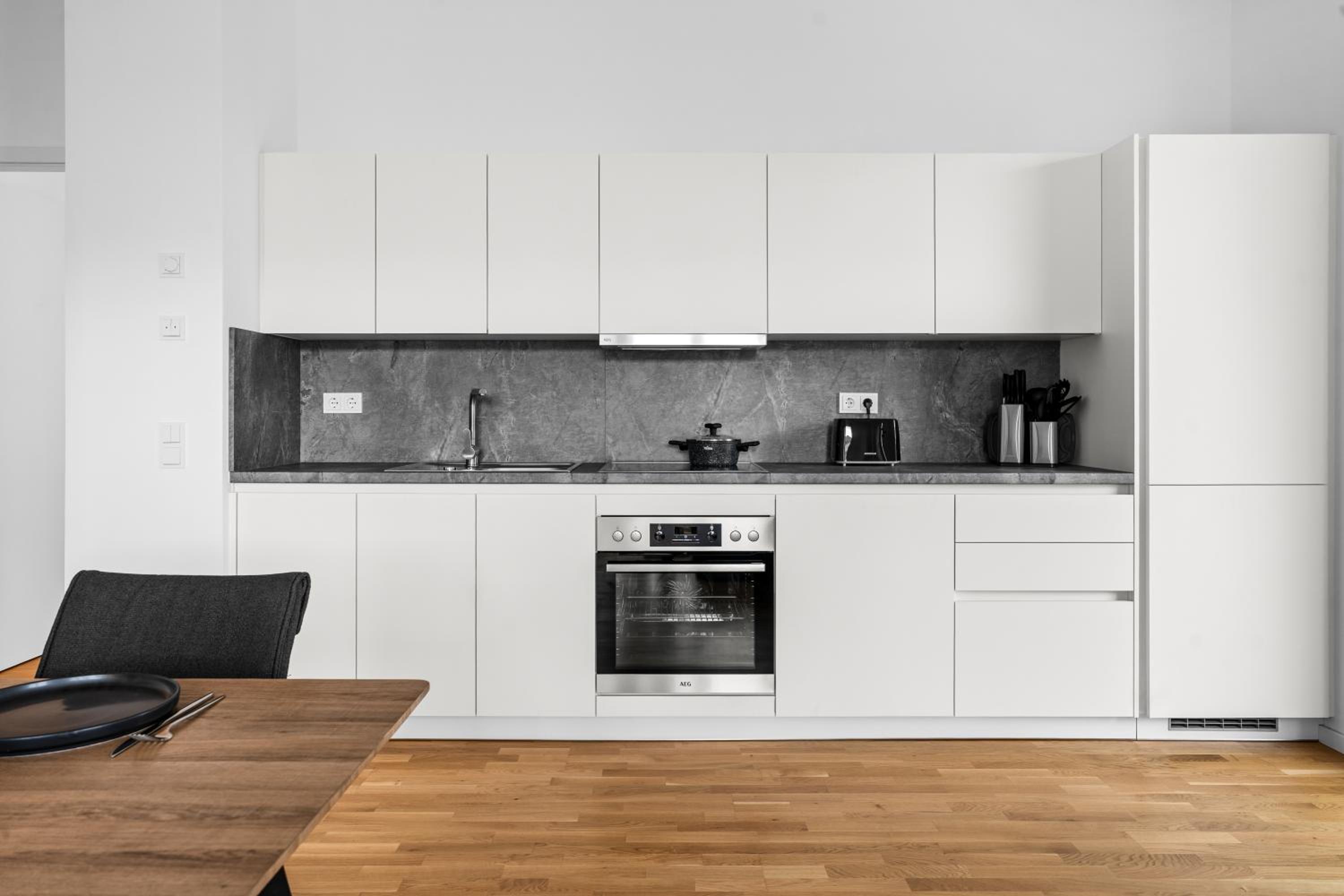 EXQUIS Luxus 2BR Apartment FRITZ I Balcony I Mercedes & US Army I Parking I Stuttgart