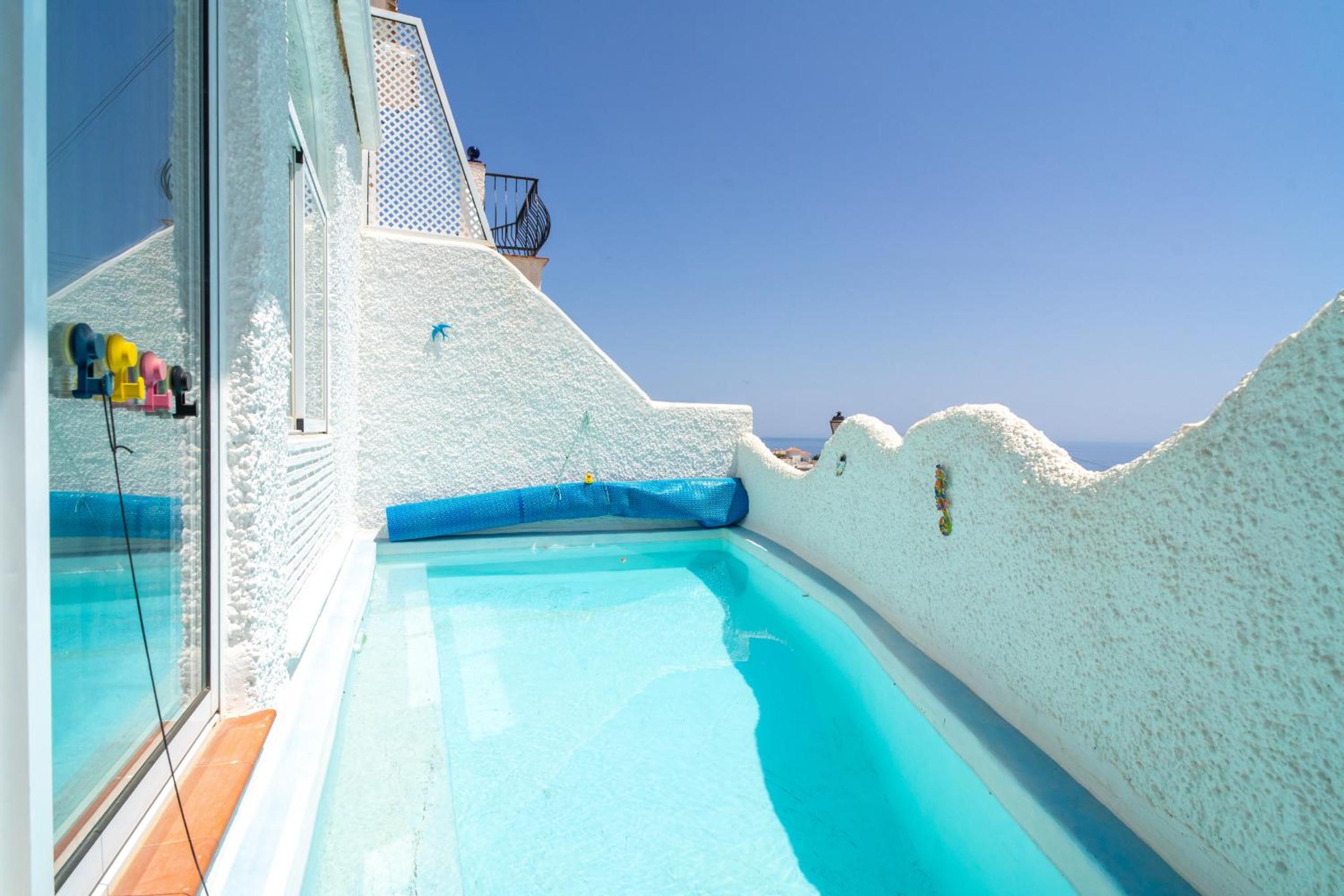 Casa Rosa Splash Pool by Casasol
