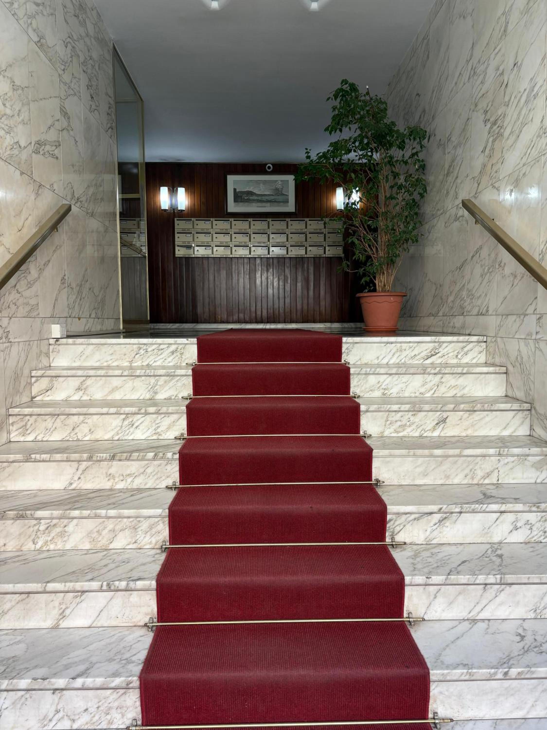 323 Cilea Apartment