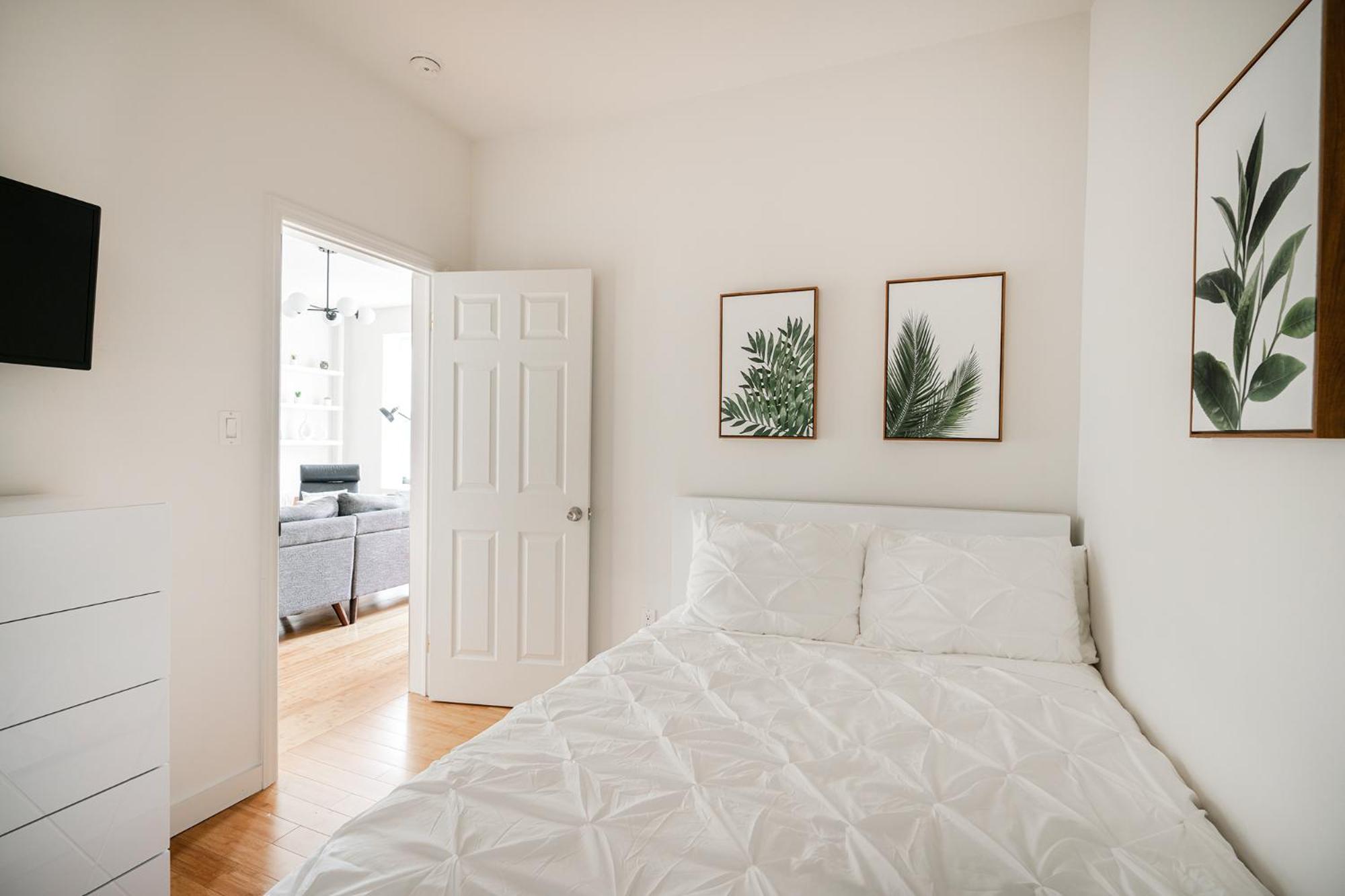 Beautiful 3 Bedroom Unit in Prime Location