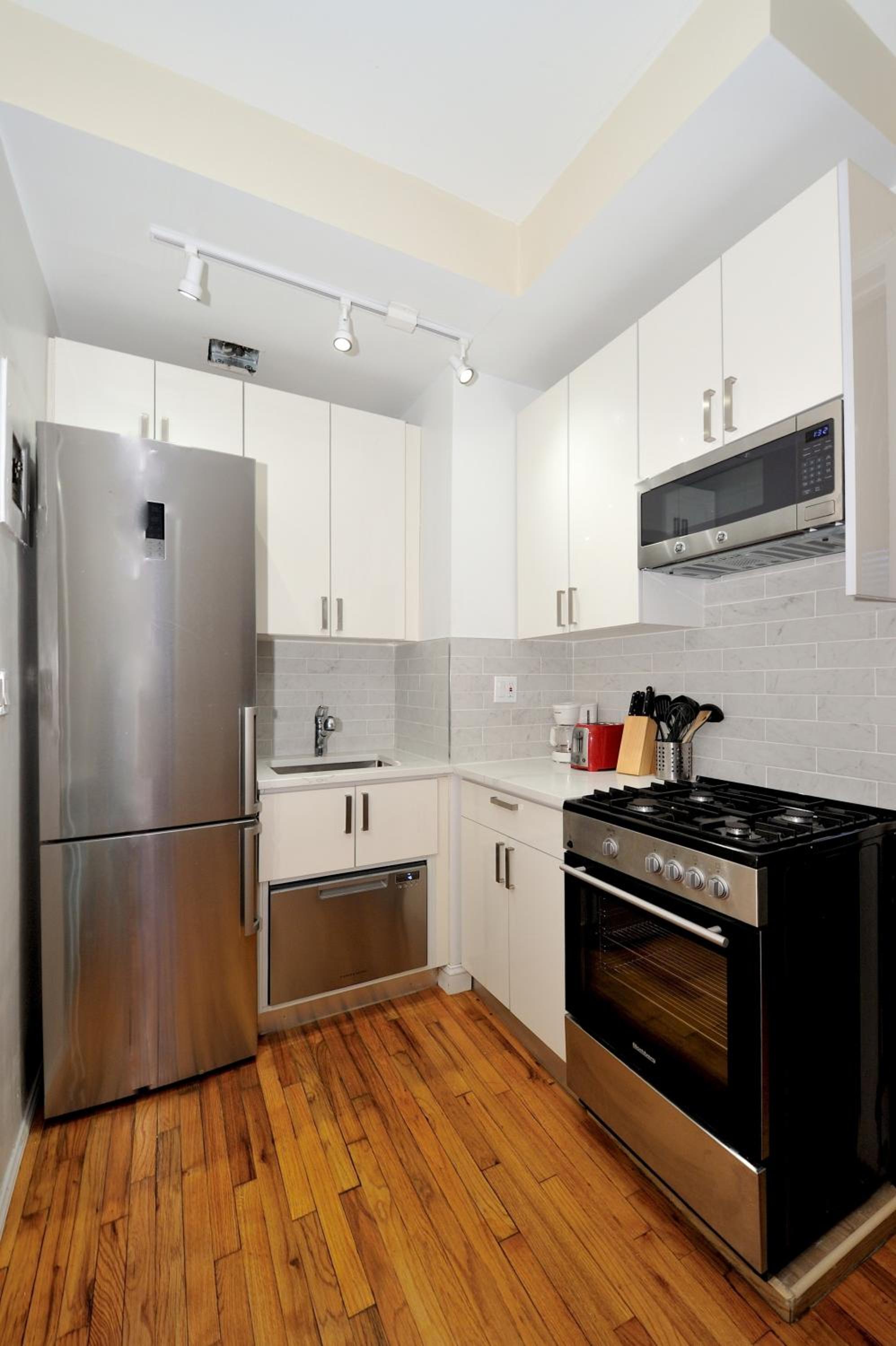 Comfy 1 Bed 1 Bath Apartment in NYC