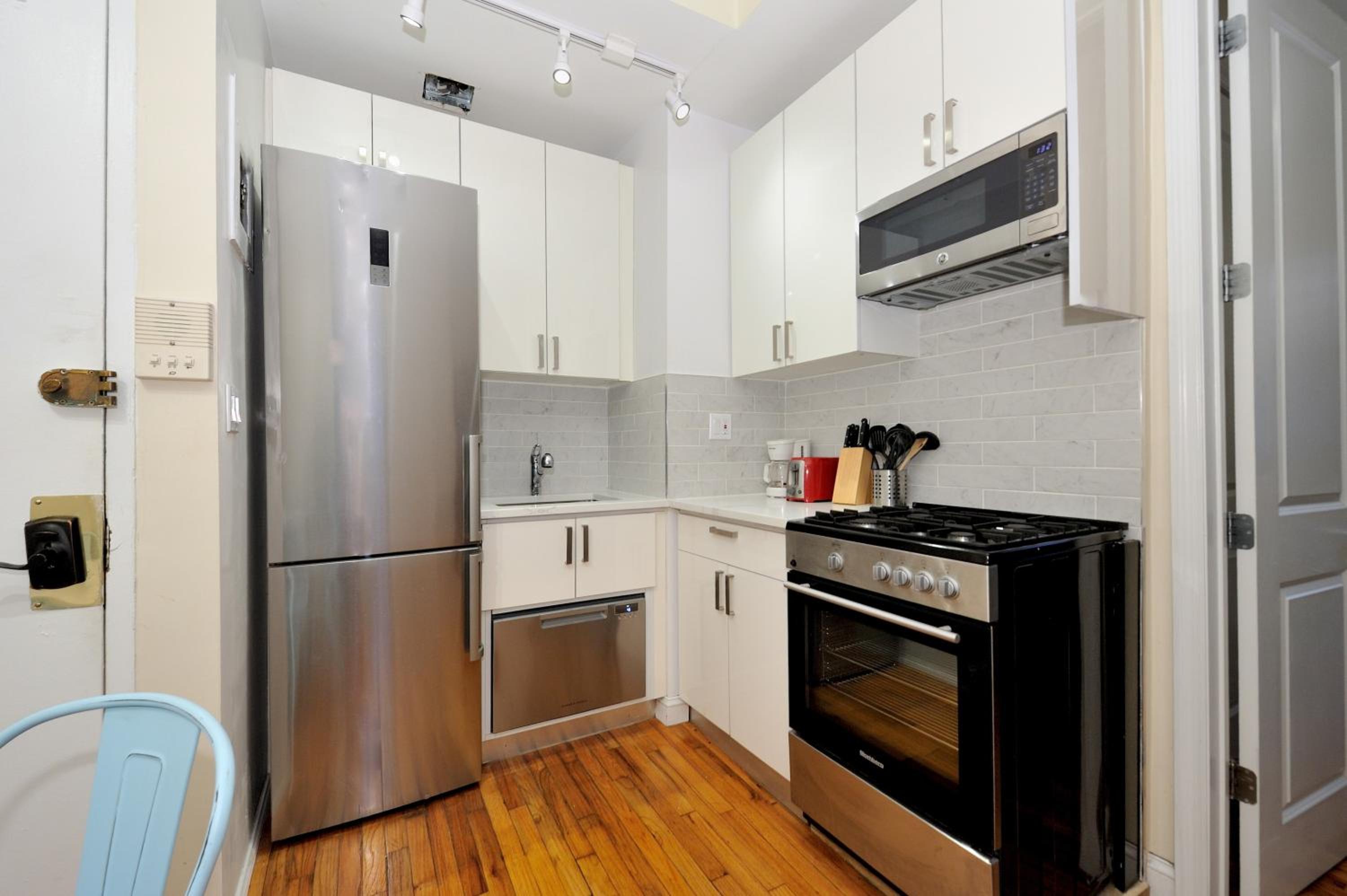 Comfy 1 Bed 1 Bath Apartment in NYC