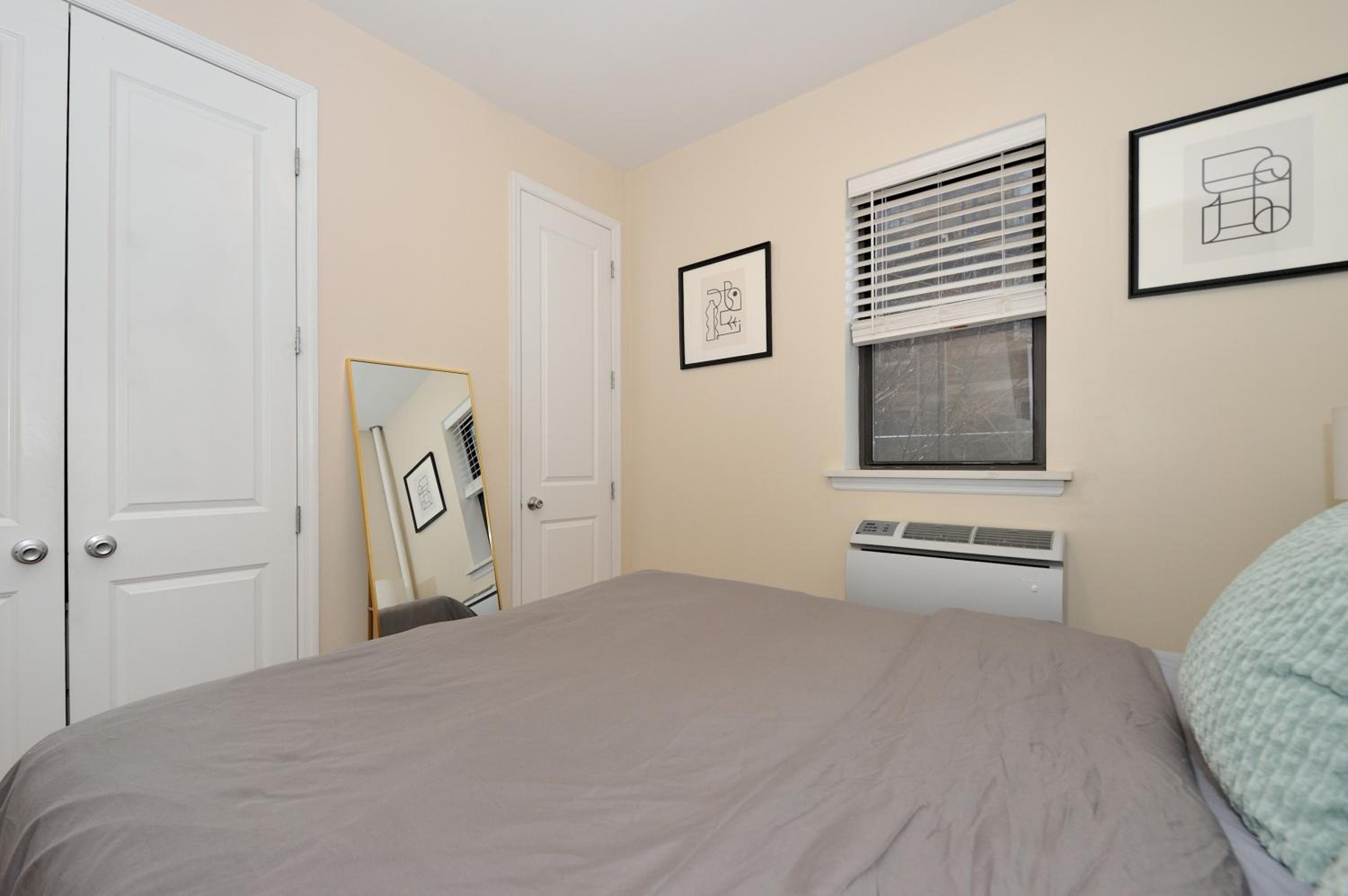 Comfy 1 Bed 1 Bath Apartment in NYC