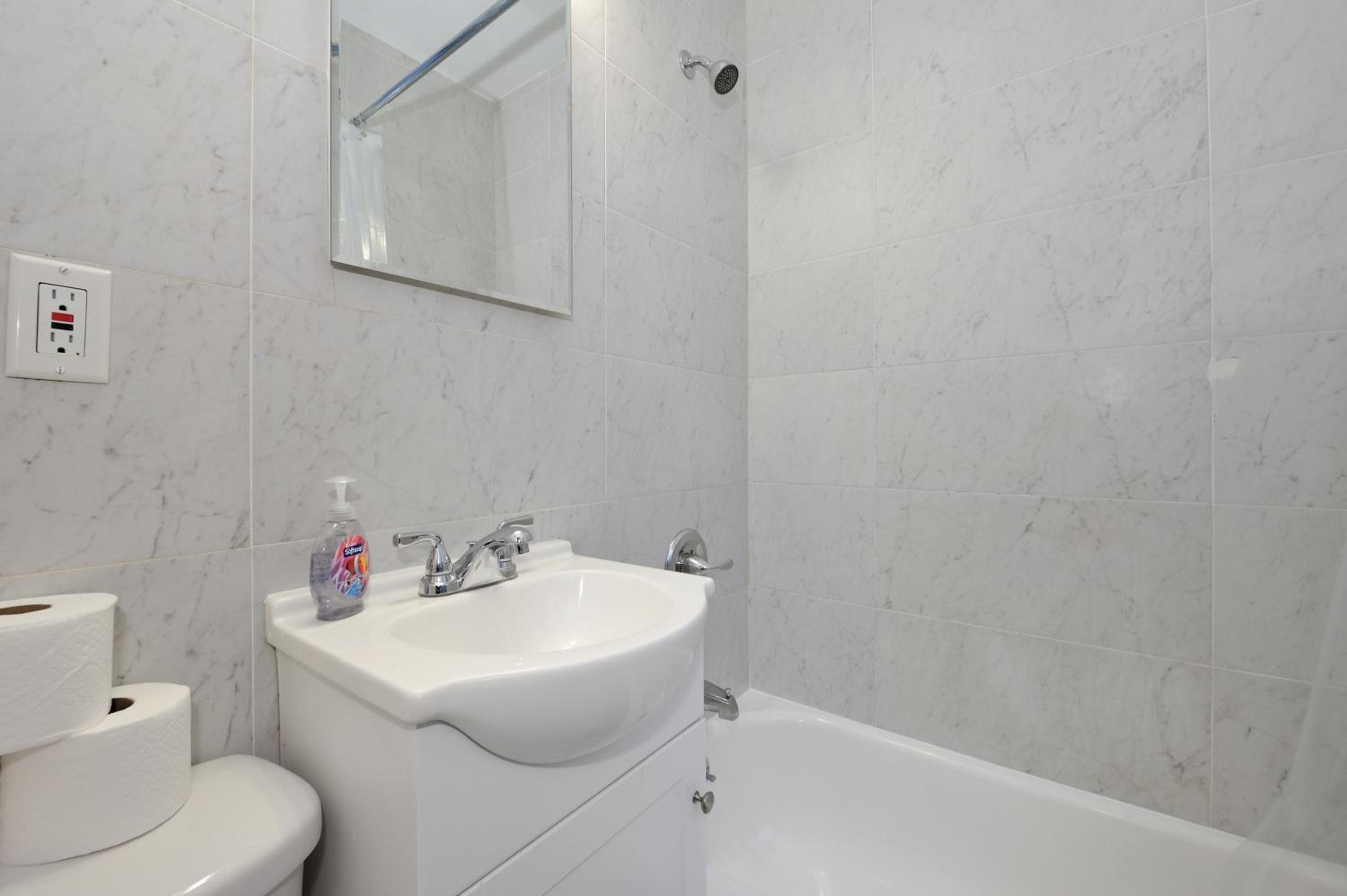 Comfy 1 Bed 1 Bath Apartment in NYC