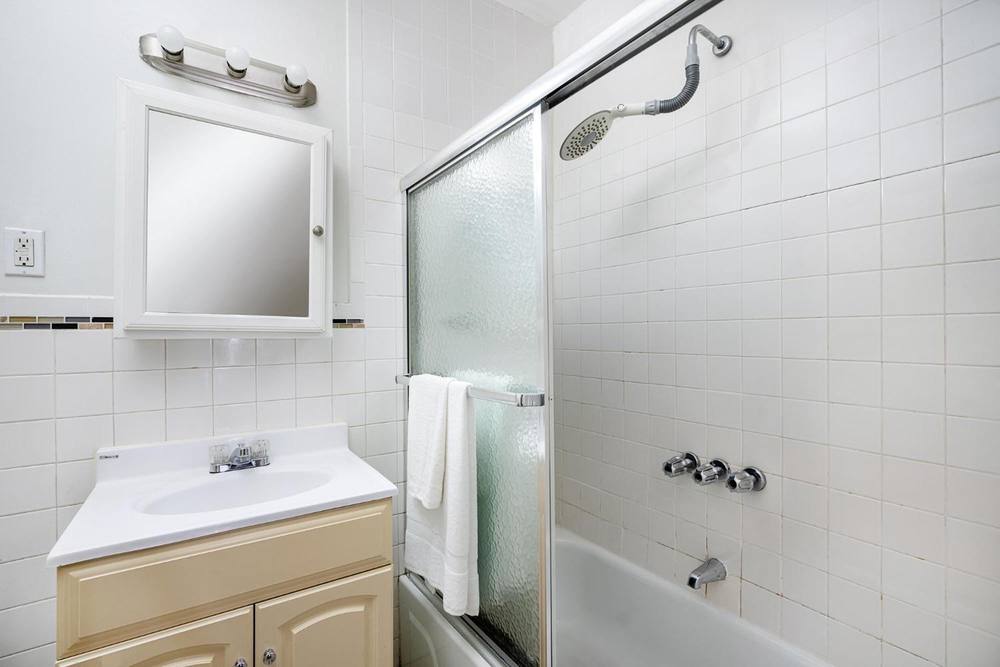 Prime Upper west Side Location 1 Bedroom Apt