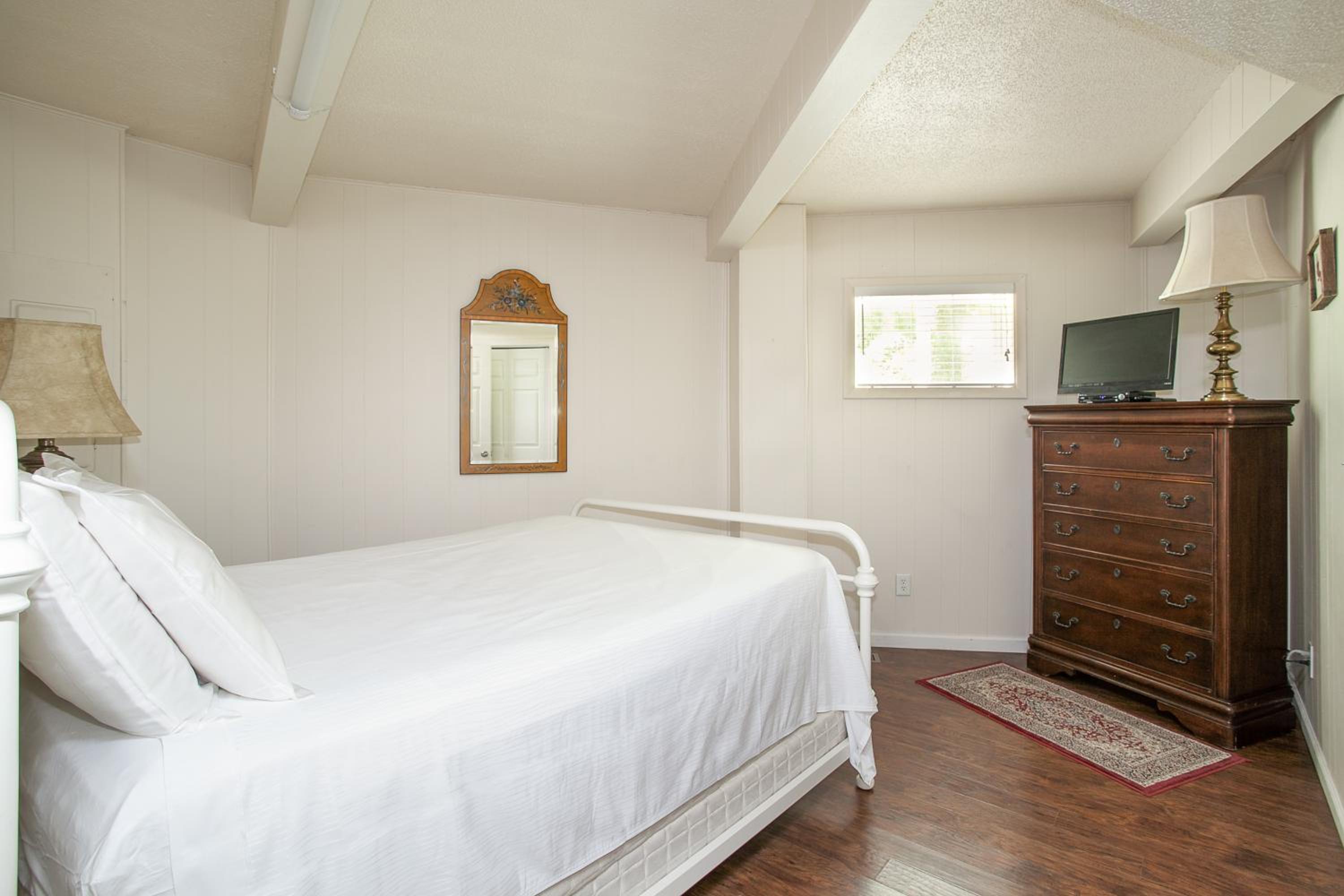 Smoky Horizon Getaway with Hot Tub Game Room