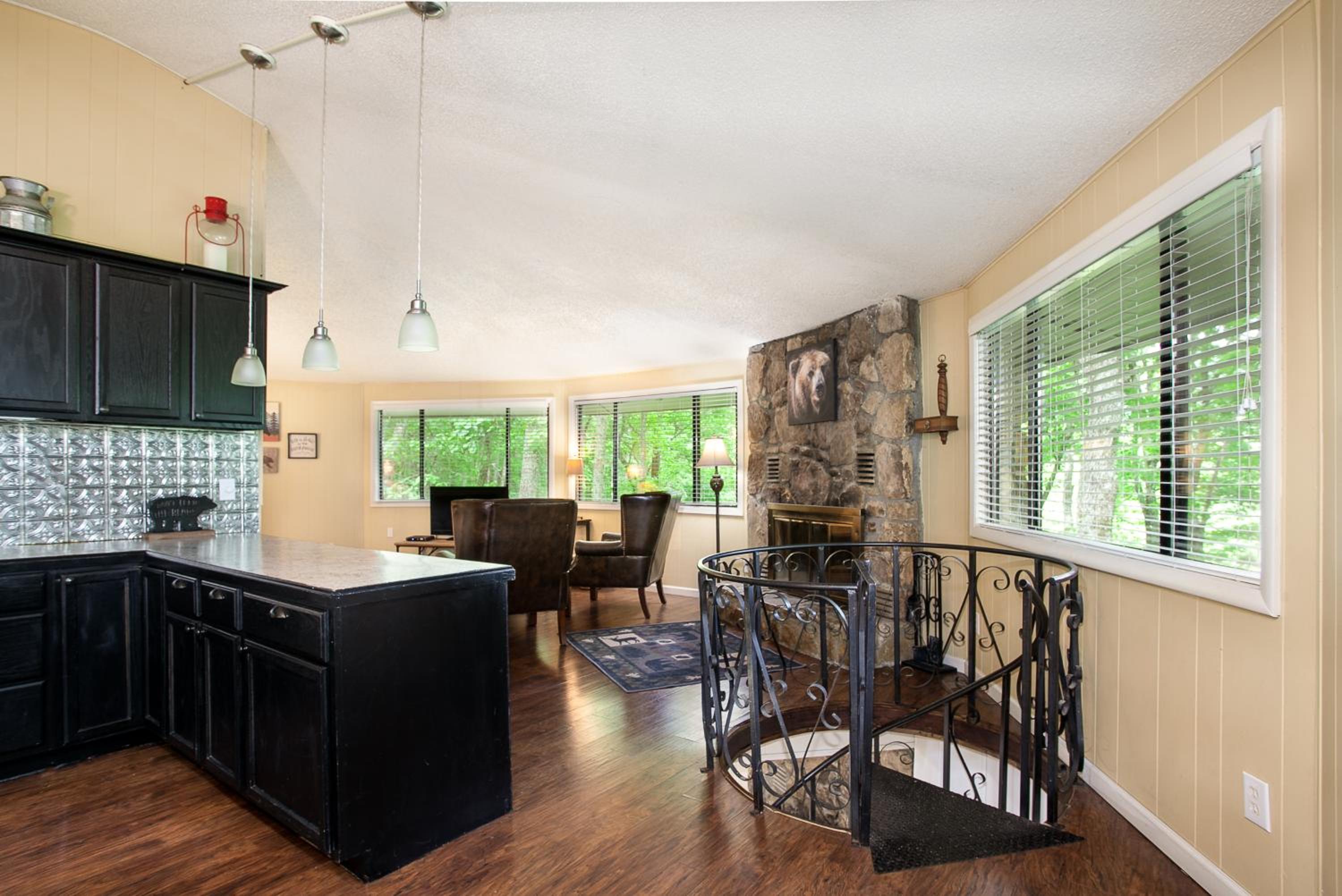 Smoky Horizon Getaway with Hot Tub Game Room