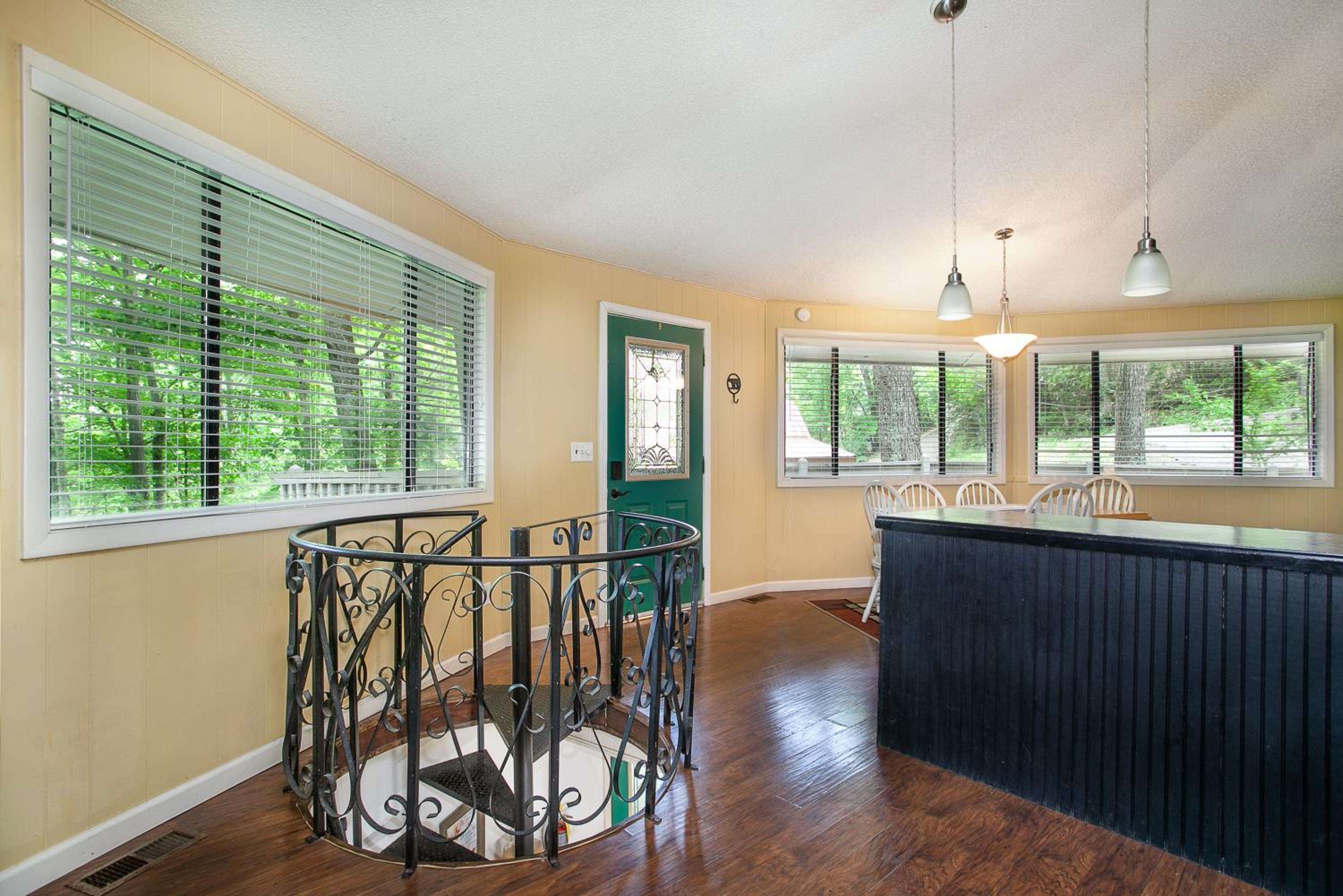 Smoky Horizon Getaway with Hot Tub Game Room