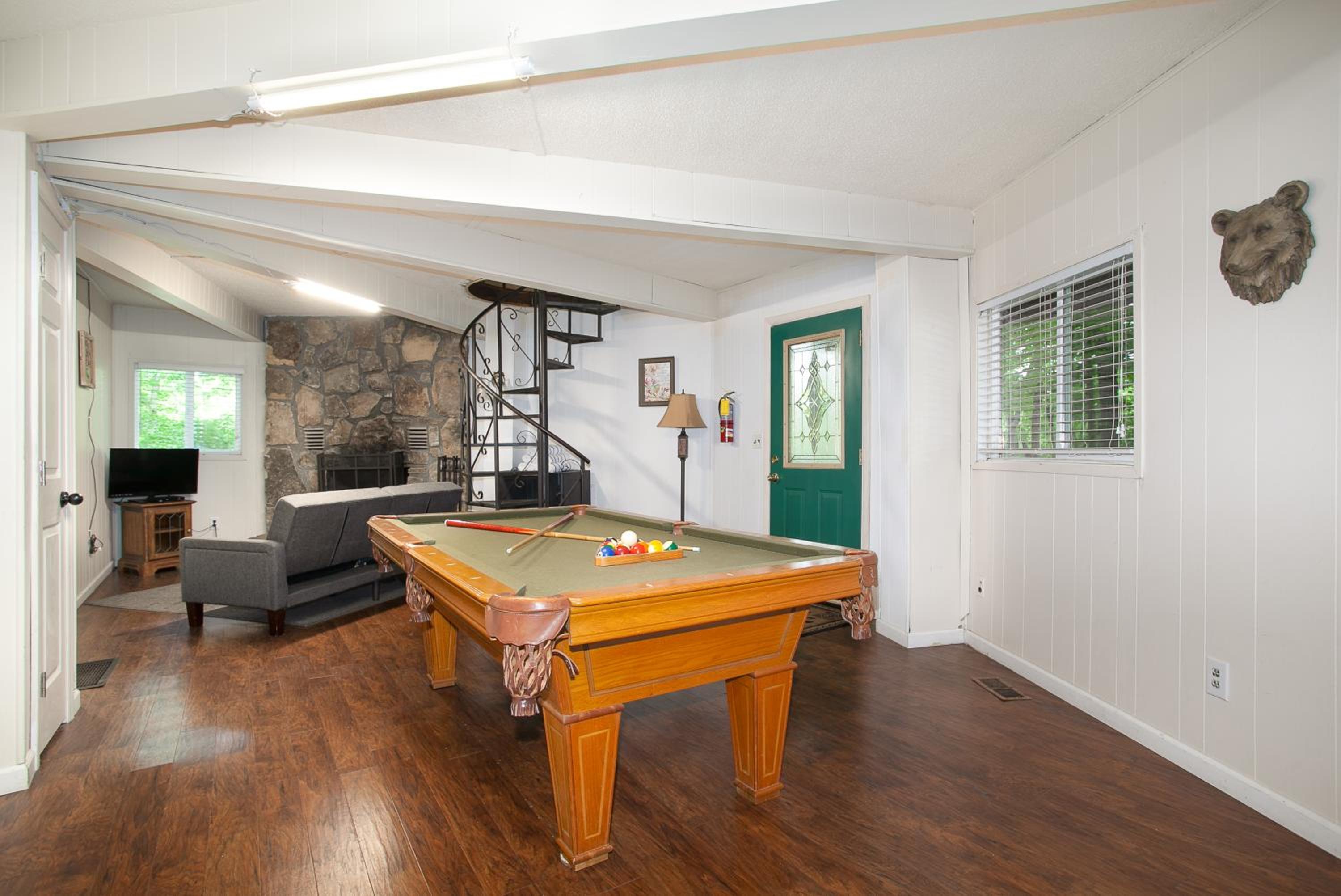 Smoky Horizon Getaway with Hot Tub Game Room