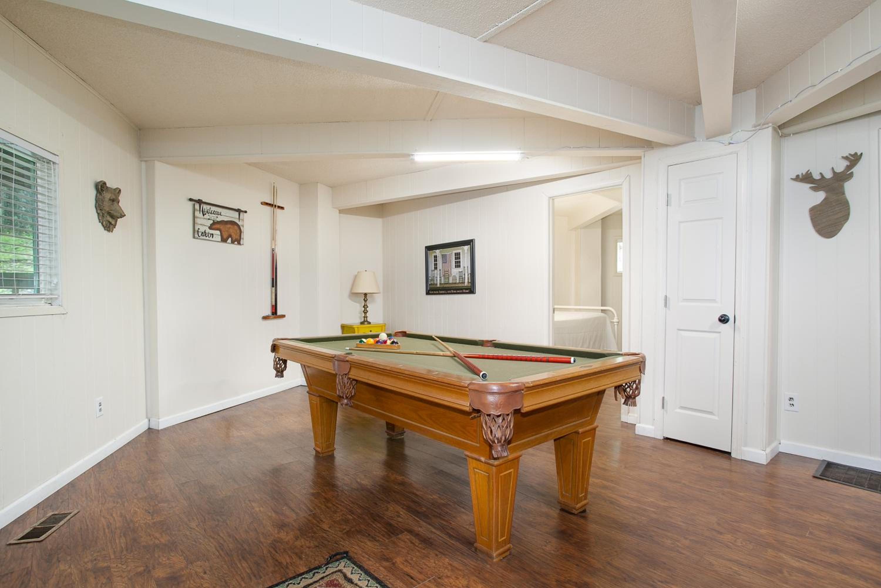 Smoky Horizon Getaway with Hot Tub Game Room