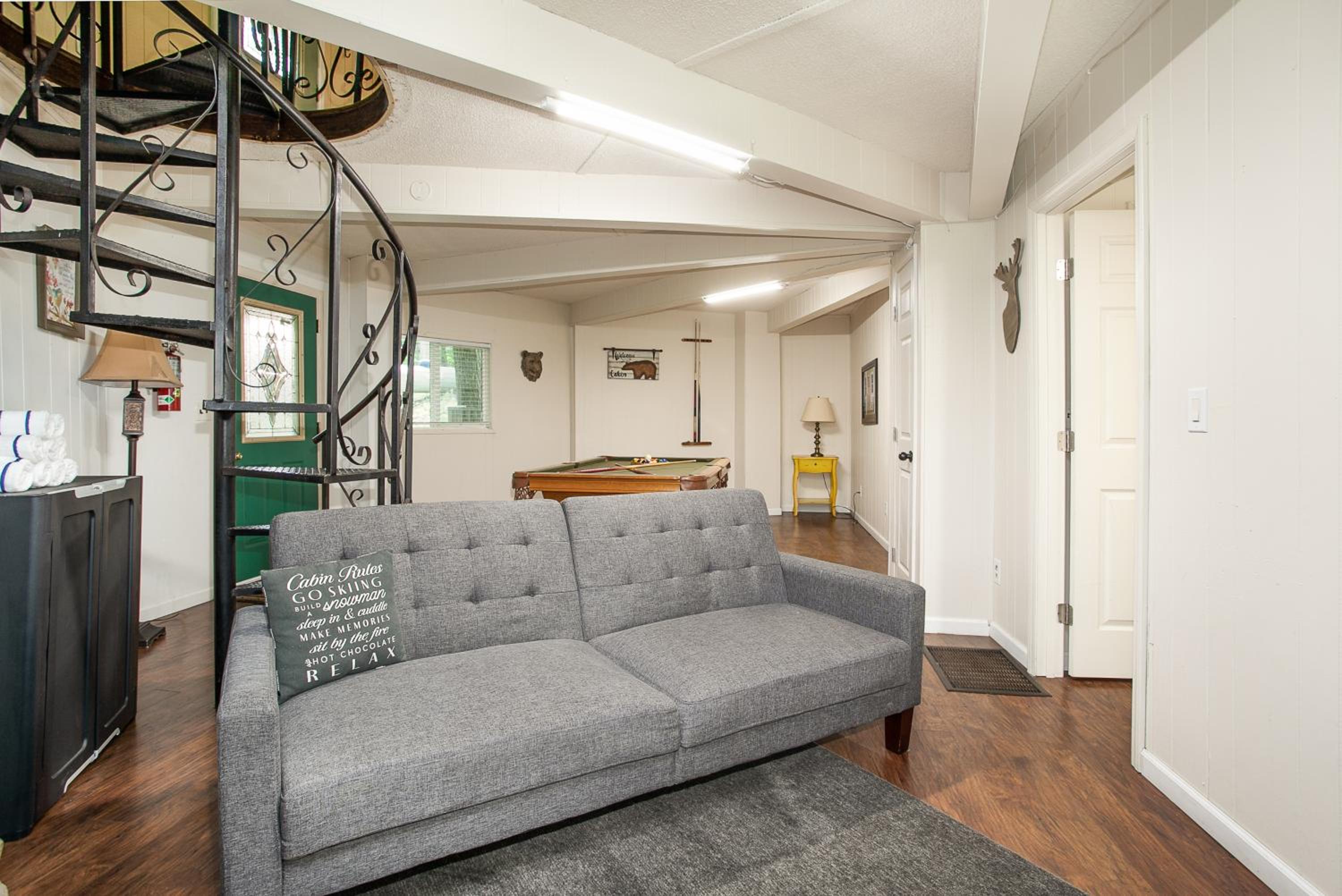 Smoky Horizon Getaway with Hot Tub Game Room