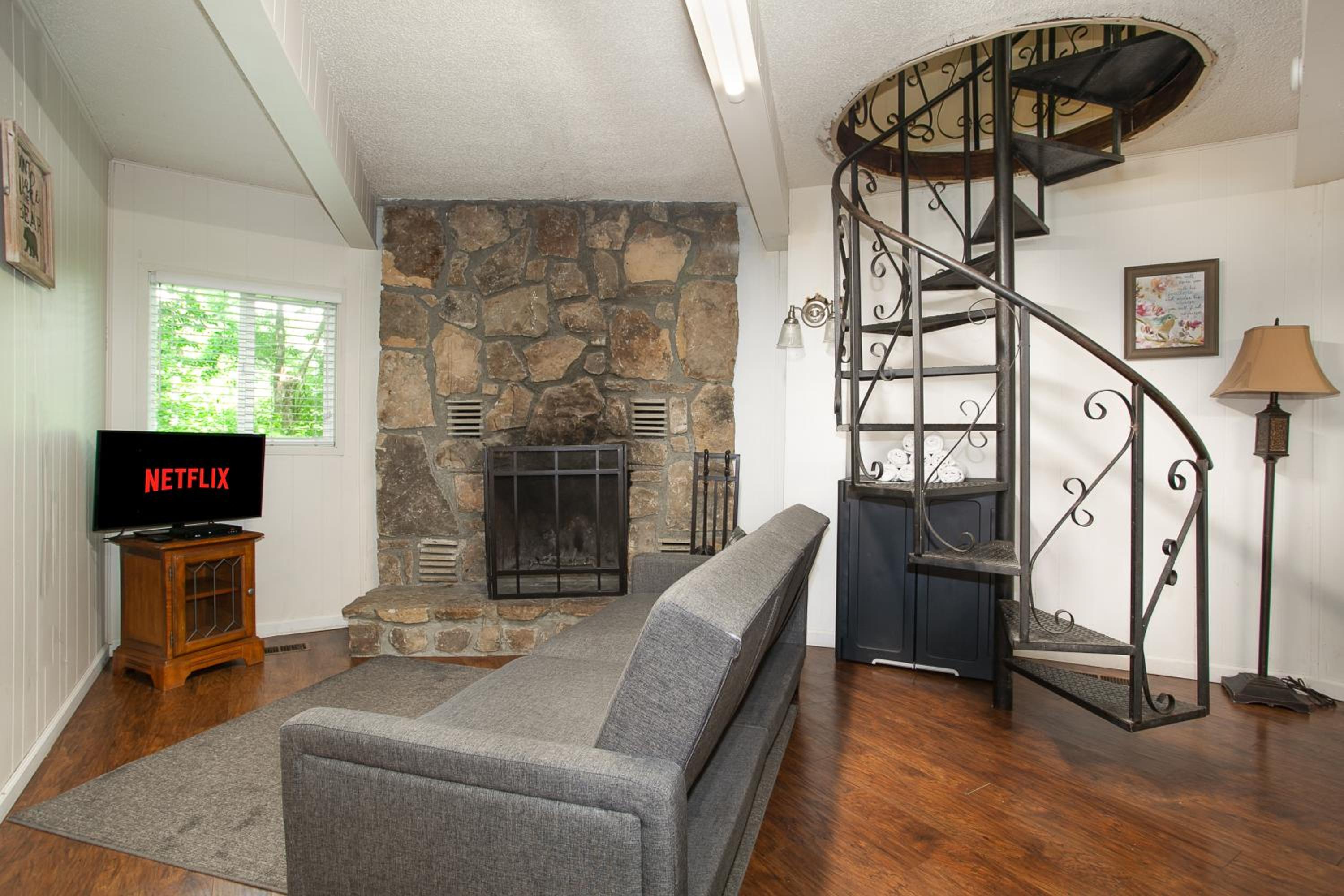 Smoky Horizon Getaway with Hot Tub Game Room