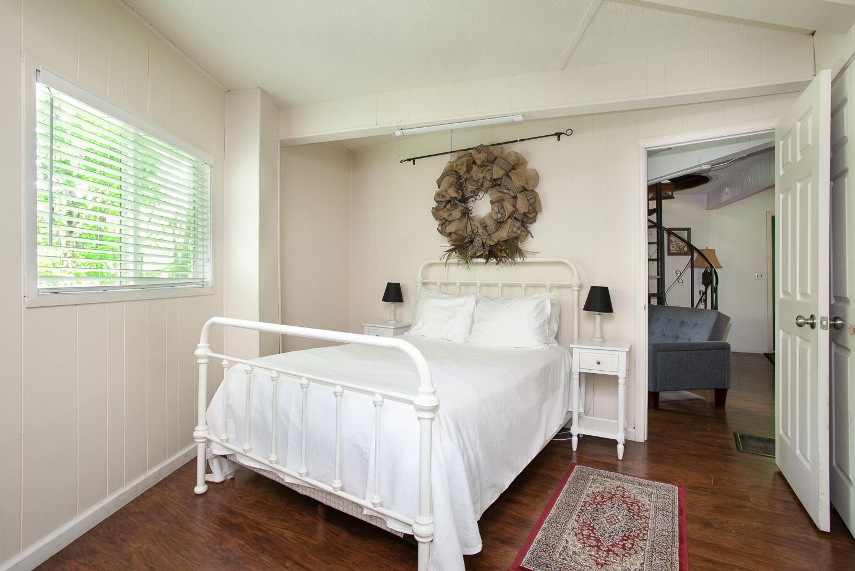 Smoky Horizon Getaway with Hot Tub Game Room