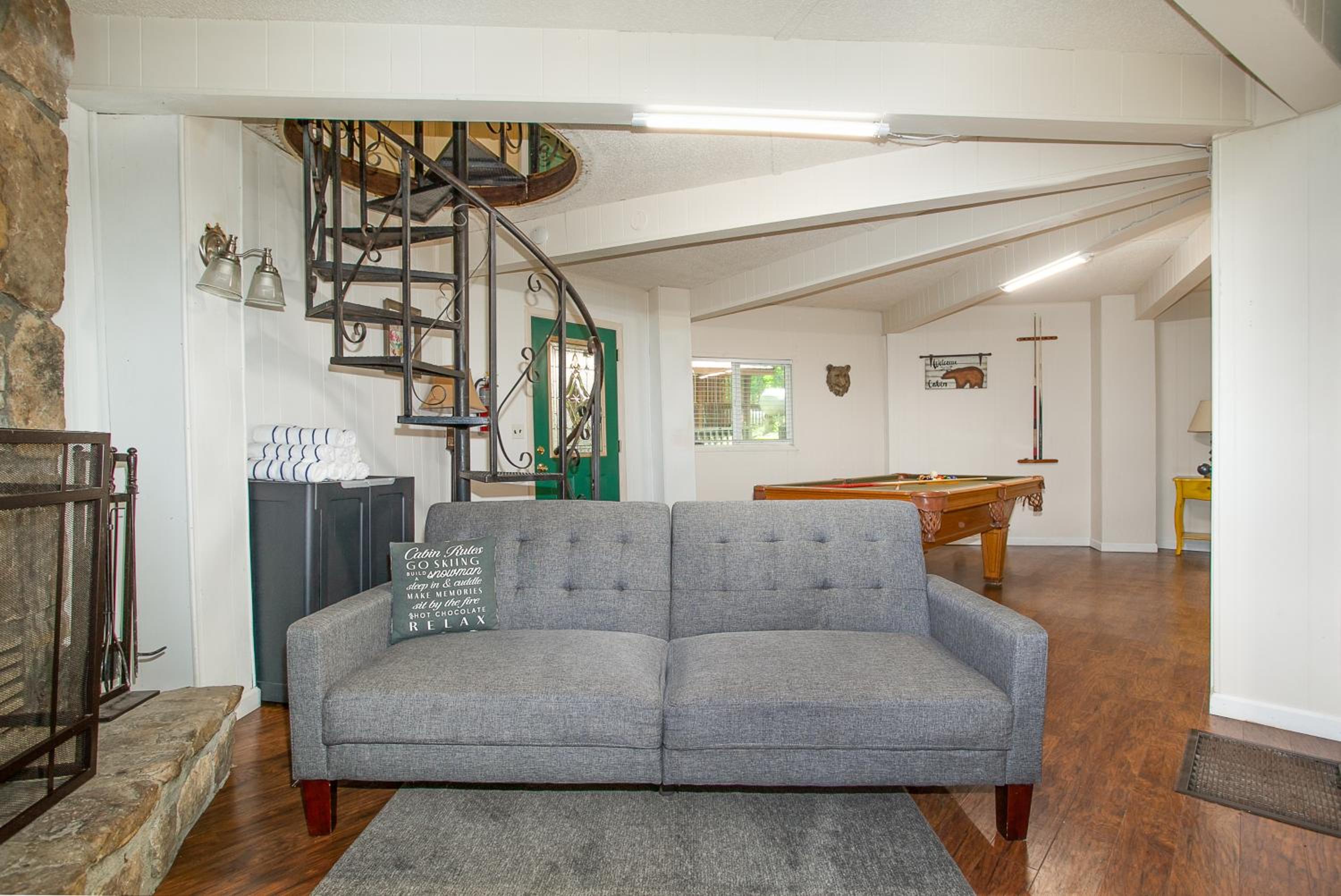 Smoky Horizon Getaway with Hot Tub Game Room