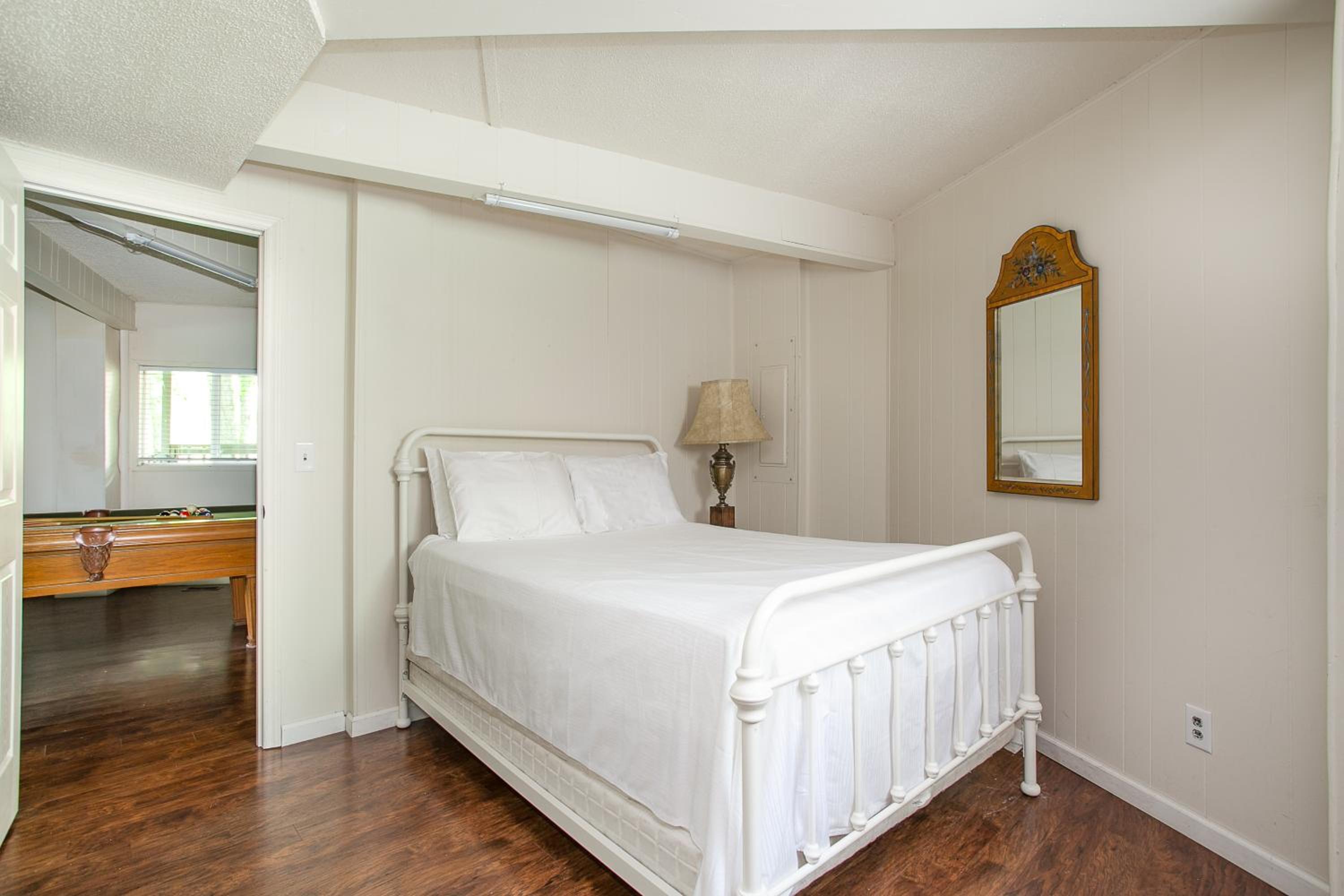 Smoky Horizon Getaway with Hot Tub Game Room