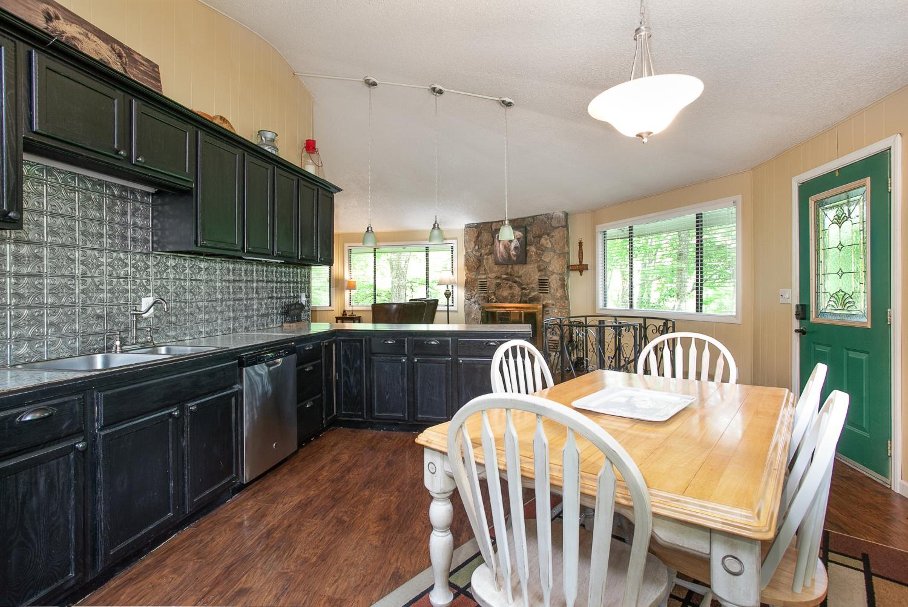 Smoky Horizon Getaway with Hot Tub Game Room