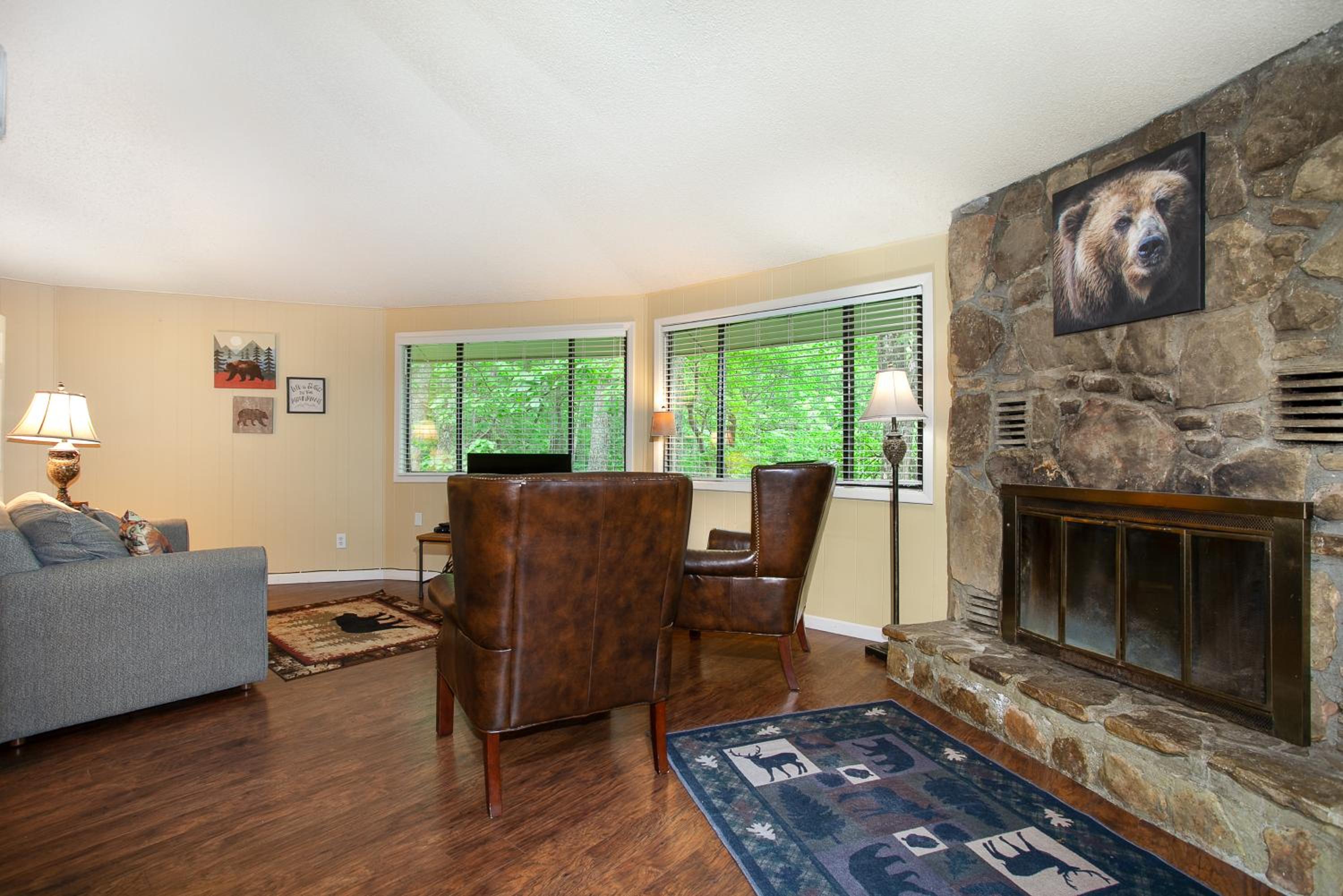 Smoky Horizon Getaway with Hot Tub Game Room