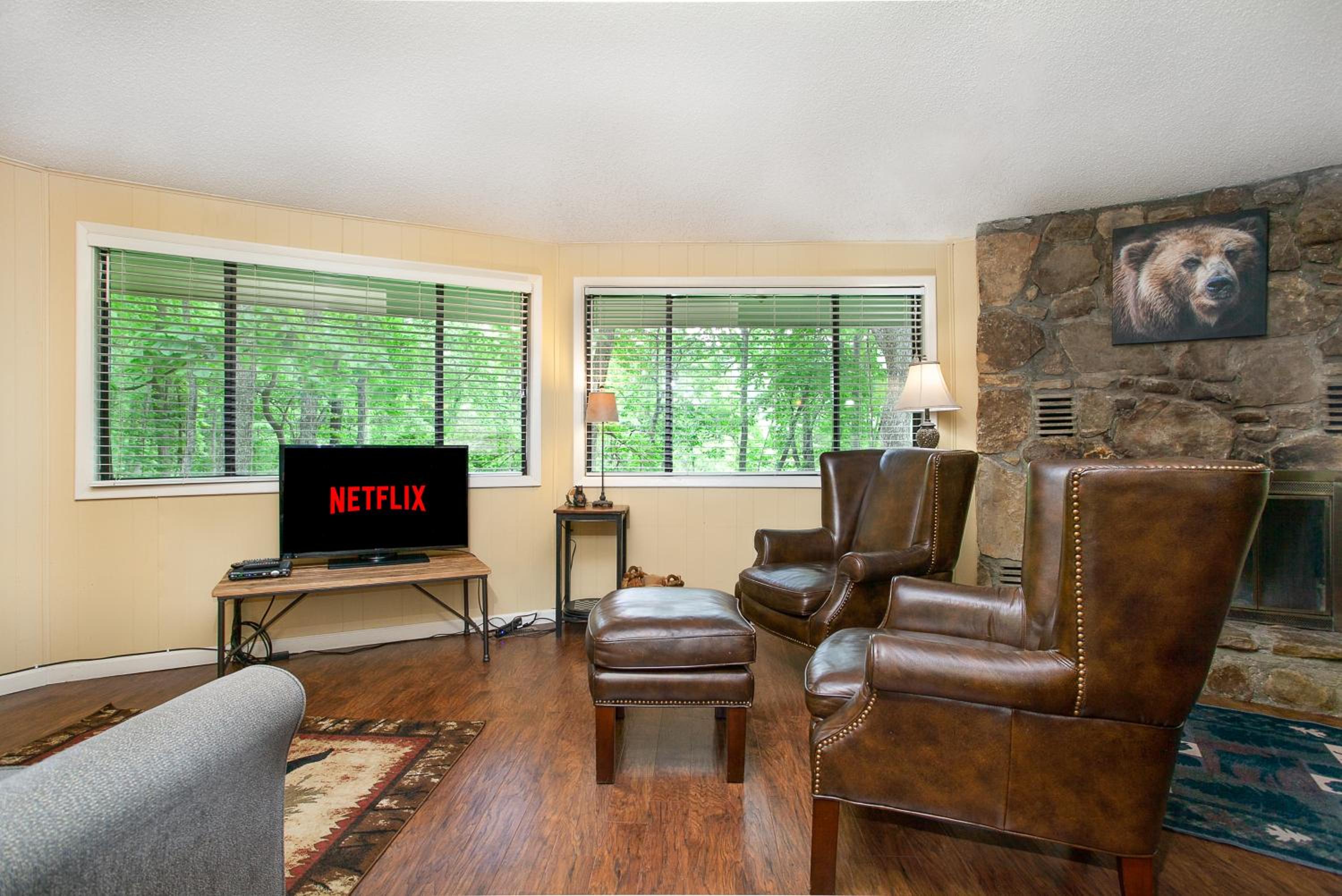 Smoky Horizon Getaway with Hot Tub Game Room