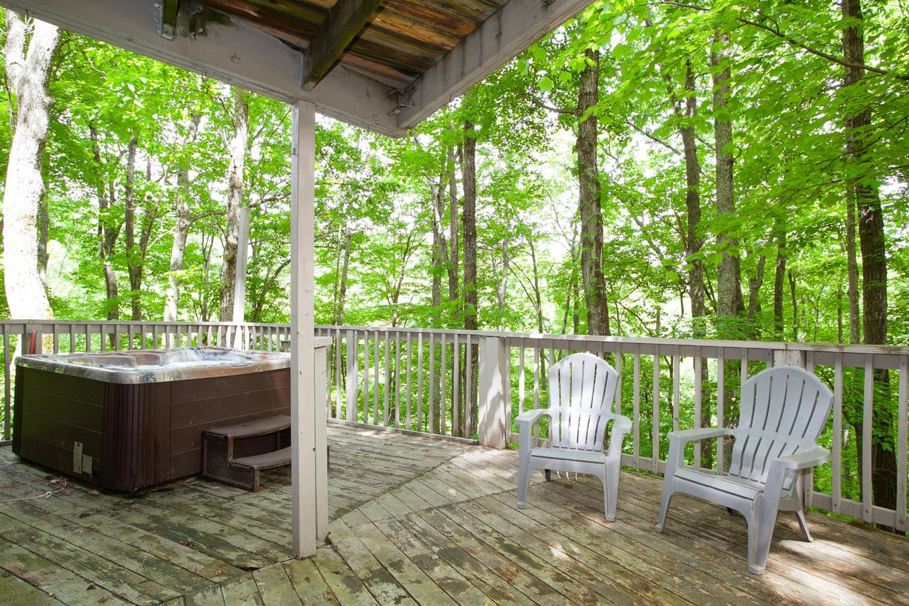 Smoky Horizon Getaway with Hot Tub Game Room