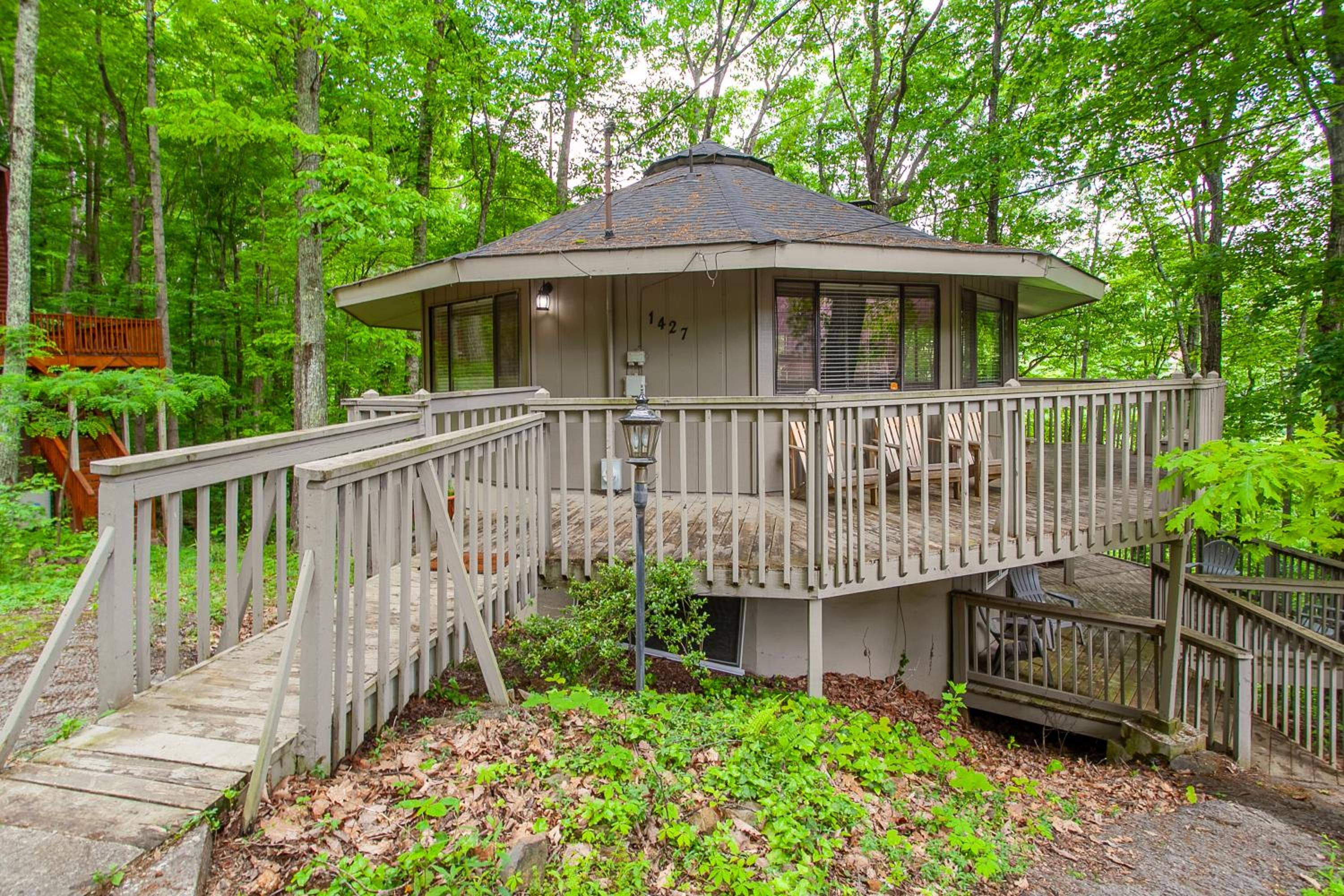 Smoky Horizon Getaway with Hot Tub Game Room