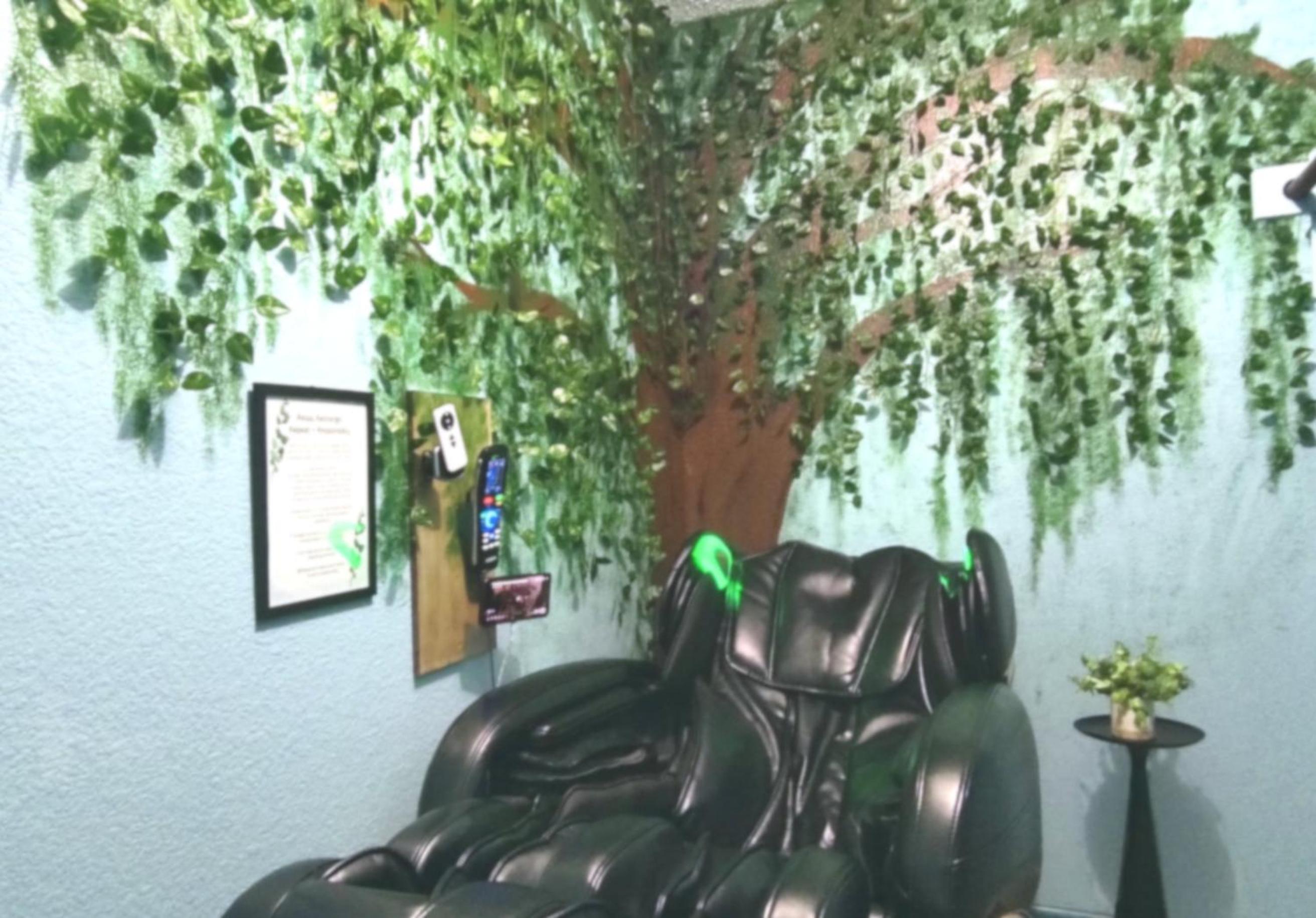 Ultimate Game Room Oasis for 12 - Private Patio - BBQ - 2 Kings - 6 TVs - Full-Body Massage Chair