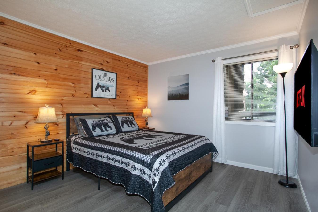 Stunning mountain views with Community Amenities