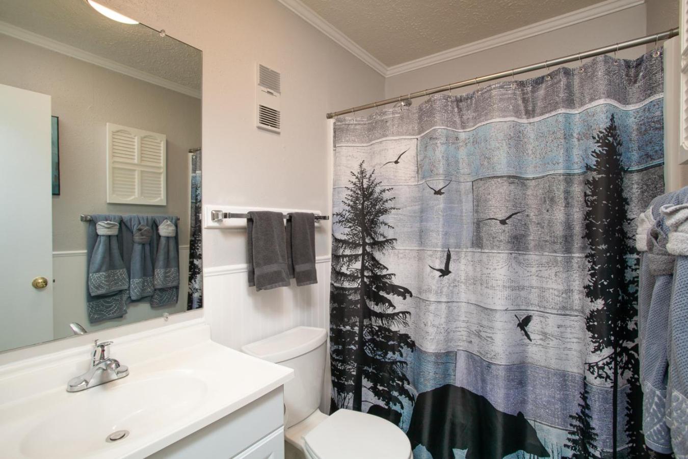 Stunning mountain views with Community Amenities