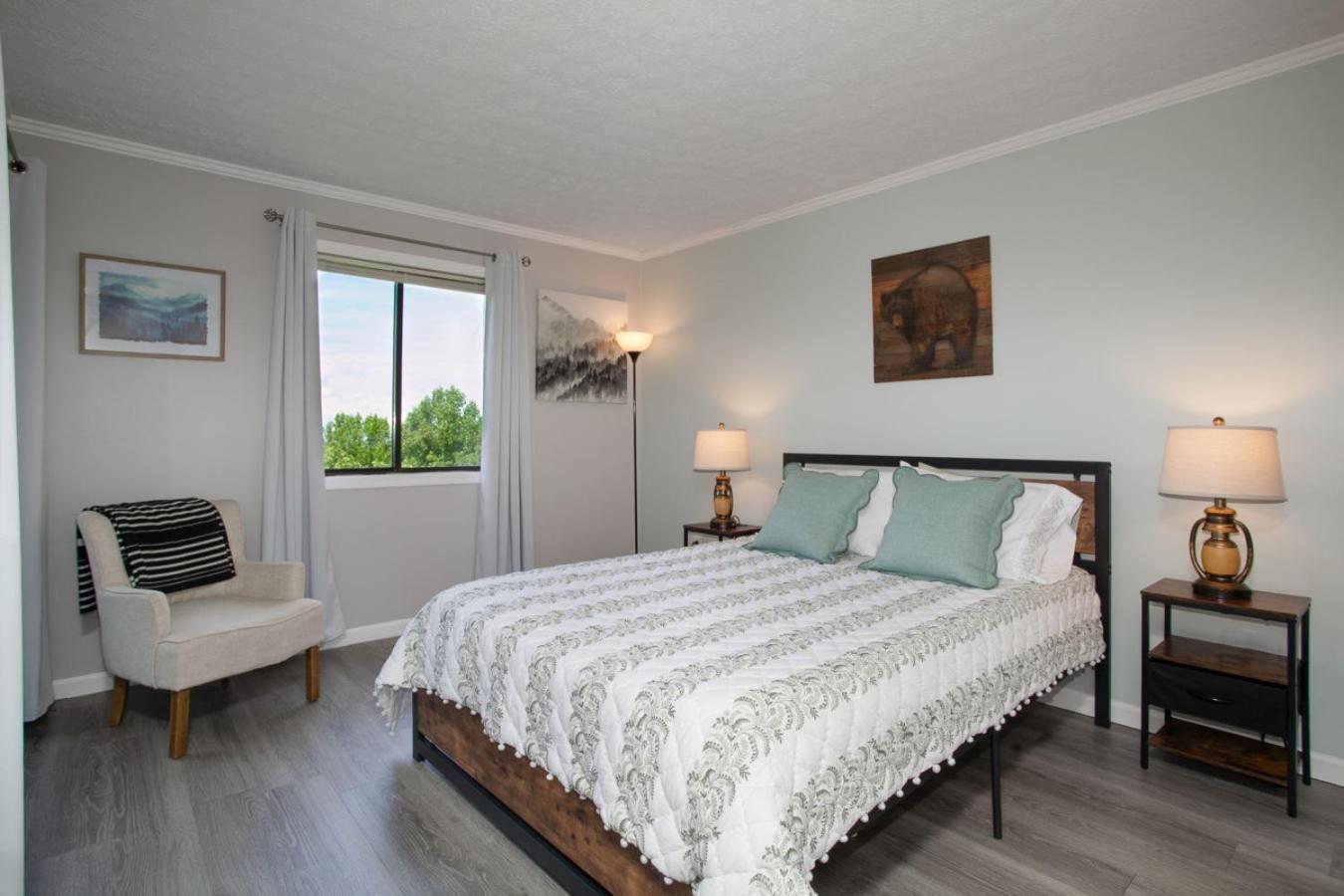 Stunning mountain views with Community Amenities