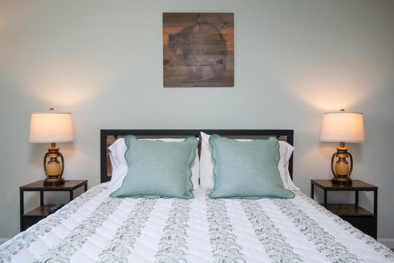 Stunning mountain views with Community Amenities