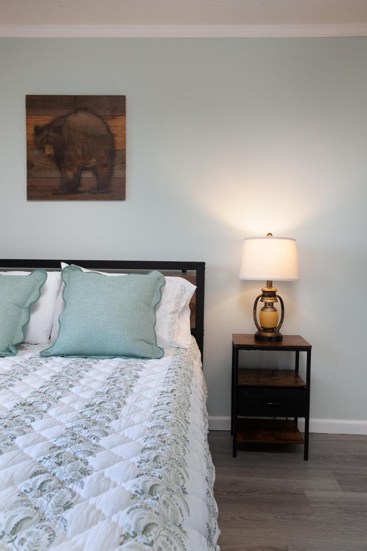 Stunning mountain views with Community Amenities