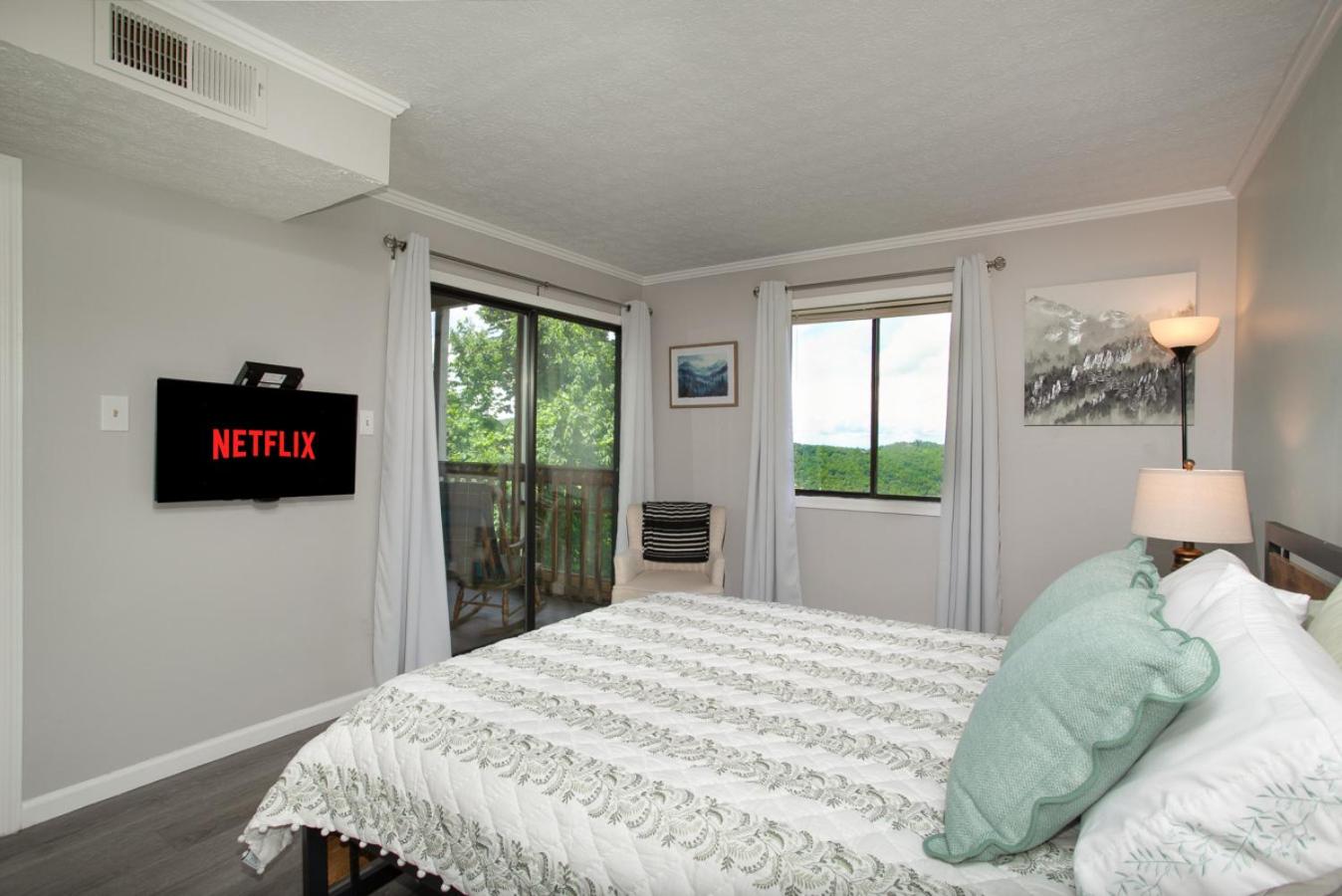 Stunning mountain views with Community Amenities