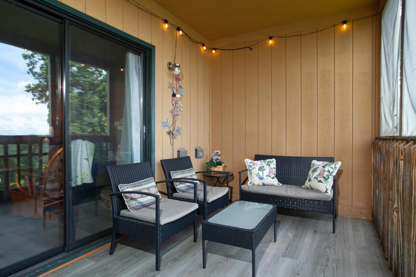 Stunning mountain views with Community Amenities