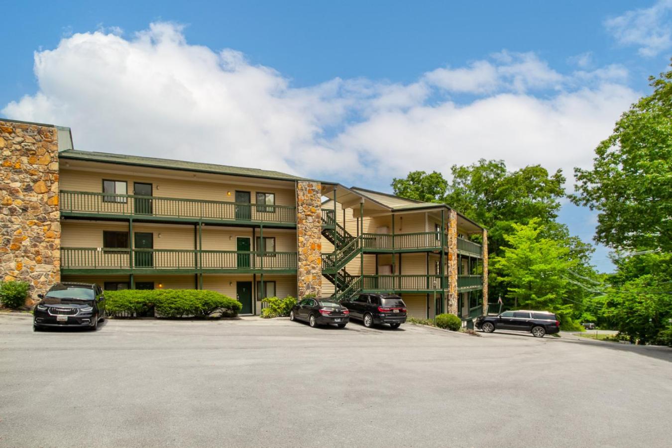 Stunning mountain views with Community Amenities