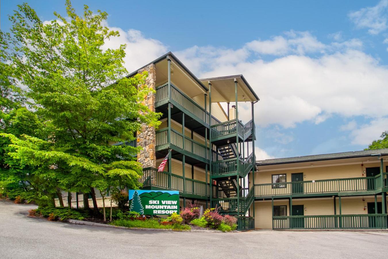 Stunning mountain views with Community Amenities