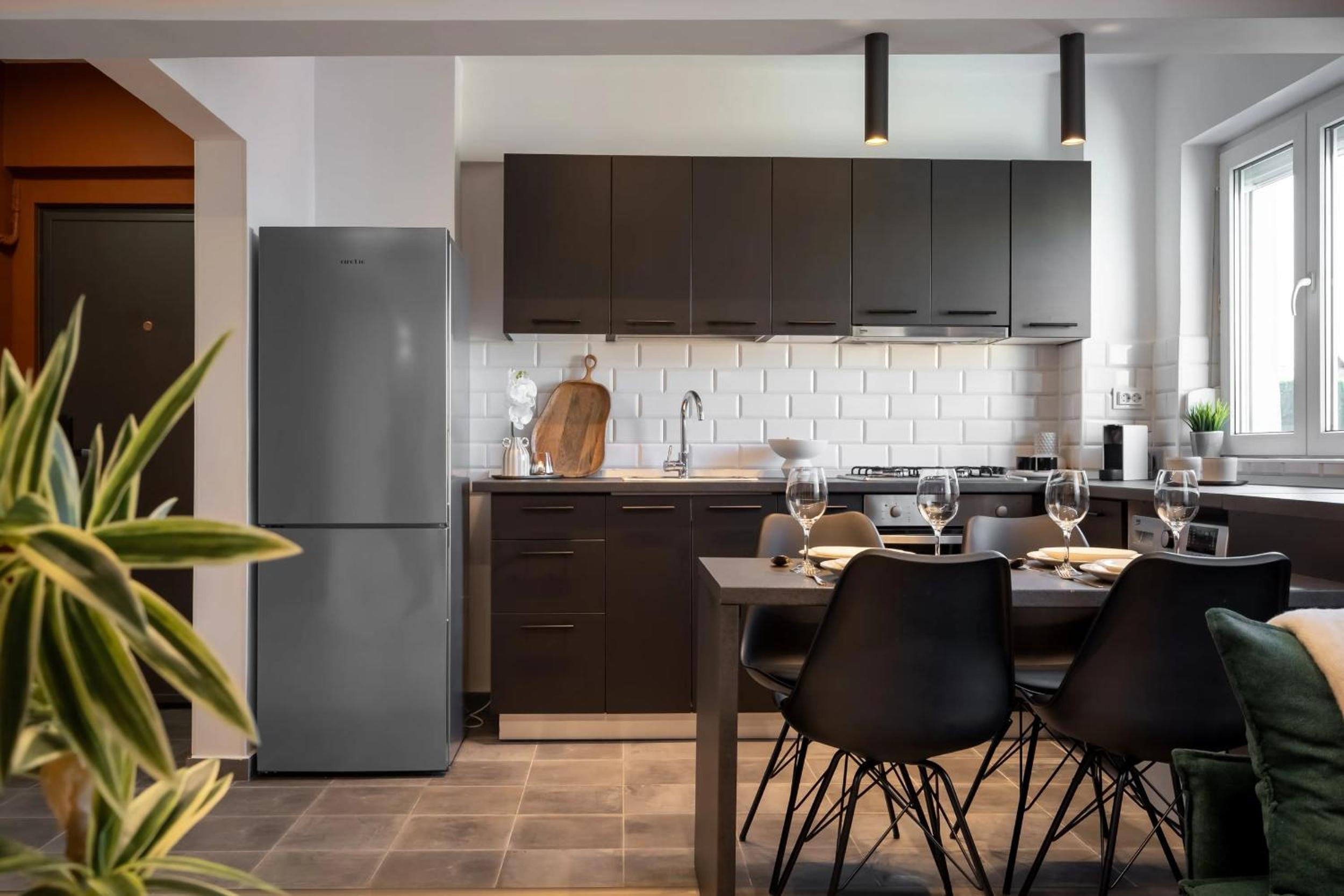Artful & Light-Filled 2BR on Calea Victoriei - Prime Central Spot
