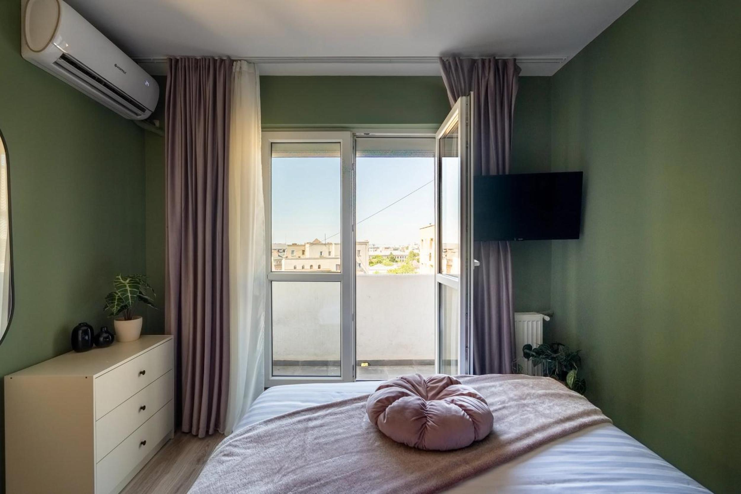 Artful & Light-Filled 2BR on Calea Victoriei - Prime Central Spot