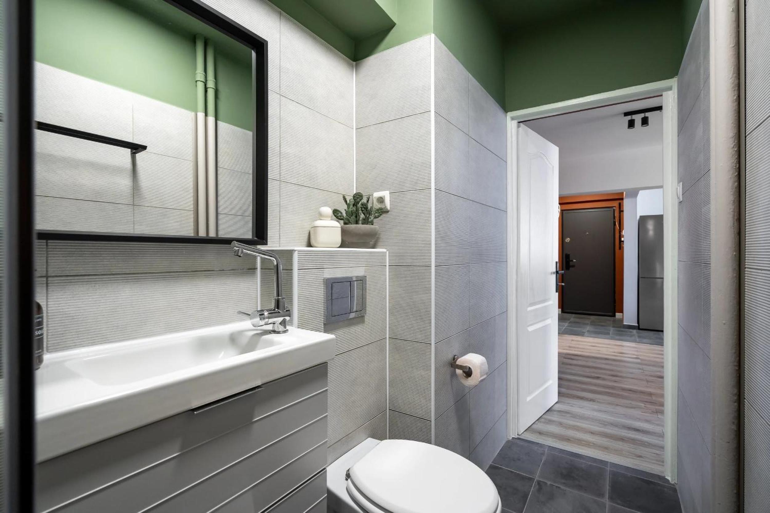Artful & Light-Filled 2BR on Calea Victoriei - Prime Central Spot