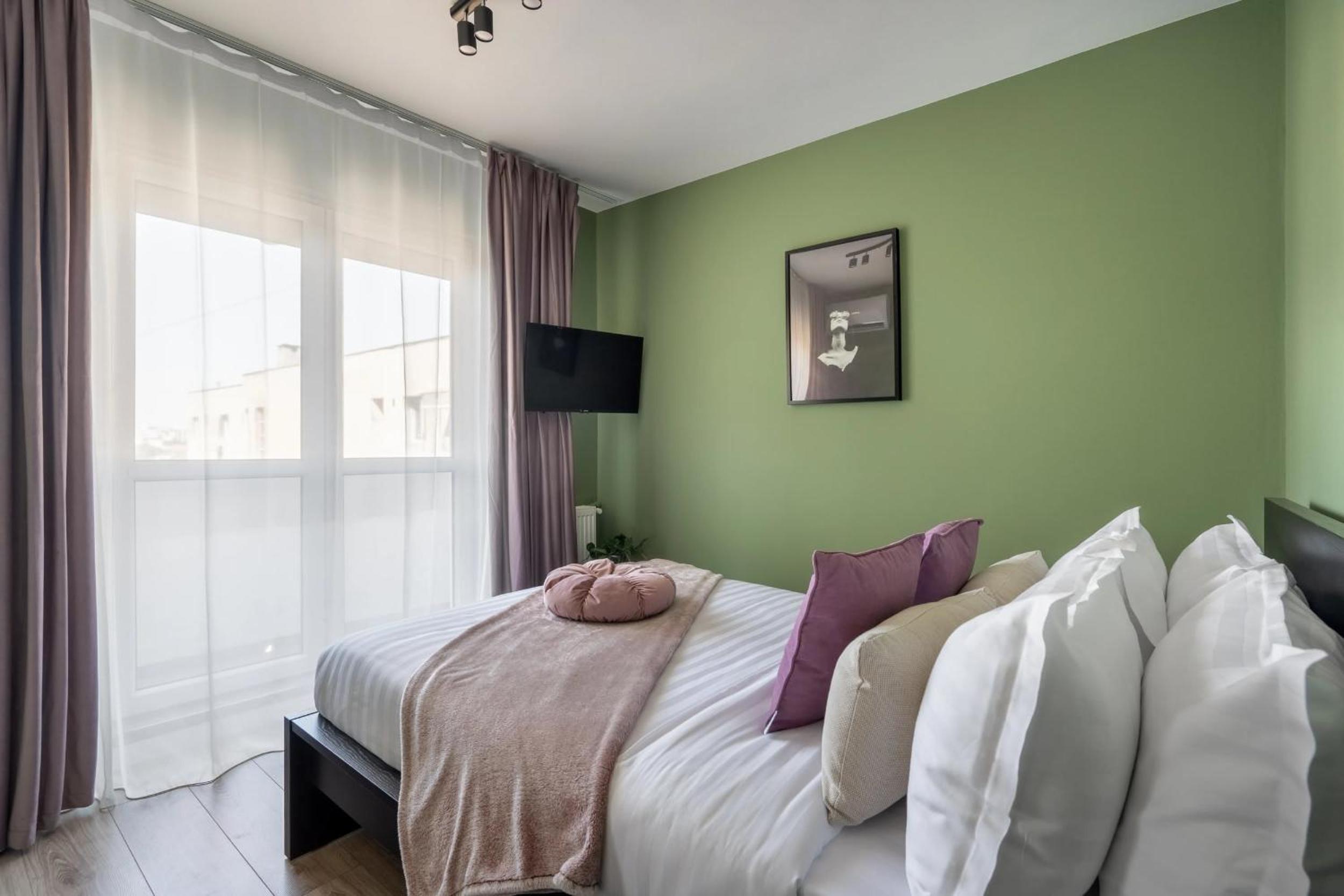 Artful & Light-Filled 2BR on Calea Victoriei - Prime Central Spot