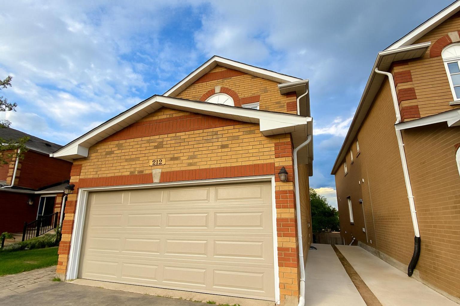 Newly Renovated 3BR Orangeville Basement Suite with Private Access, 10 Min Walk to Headwaters Hospital, 5 Min Drive to Mount Alverno! Ideal for Medical Sta